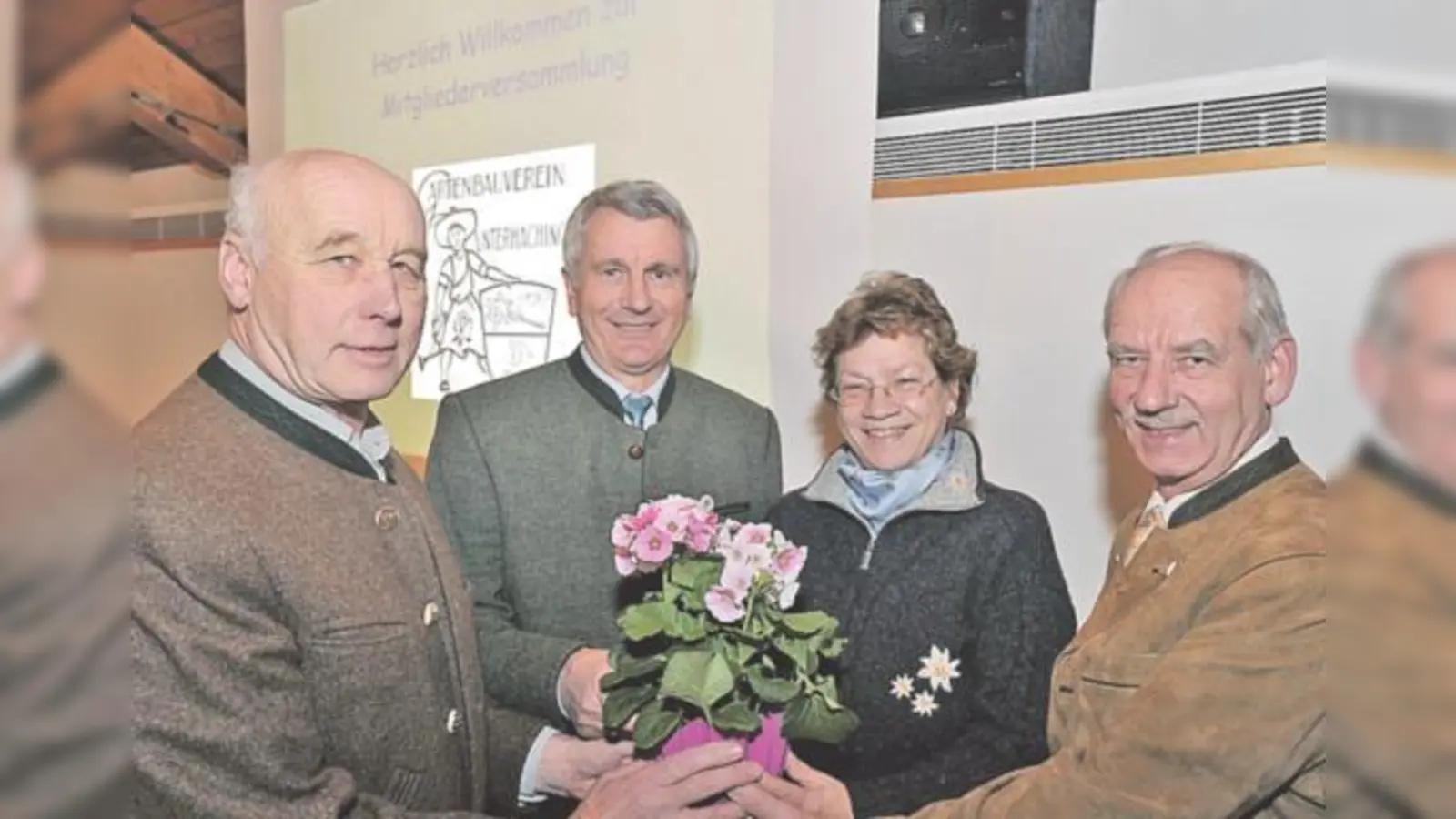 Der neue, alte Vorstand des Gartenbauvereins: (v. l.) Uwe Grober, Werner Reindl, Rosi Ott und Rainer Schäffer.  (Foto: Schunk)