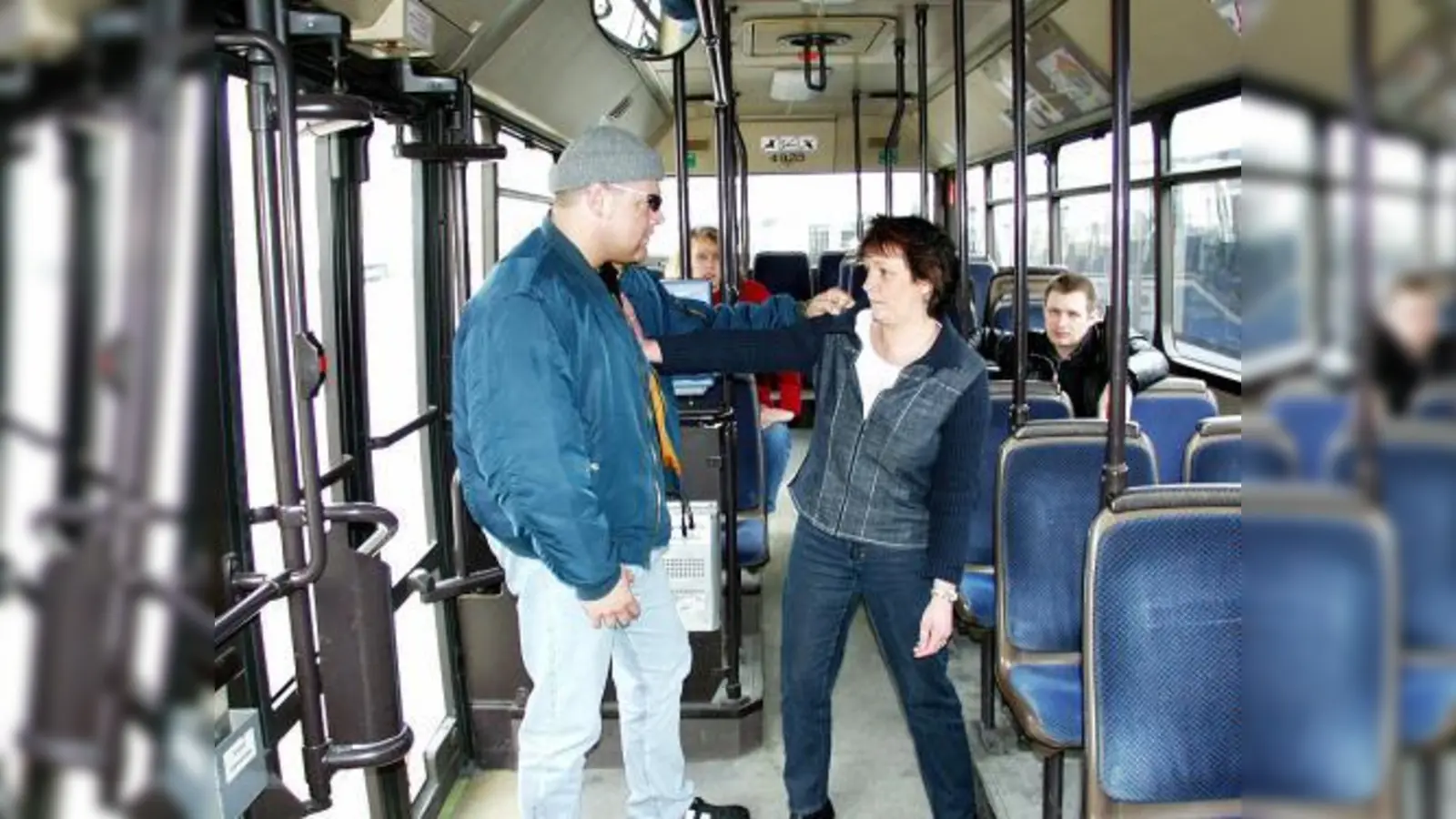 Die Polizei zeigt, wie man in Gefahrensituationen richtig reagiert. (Foto: pi)