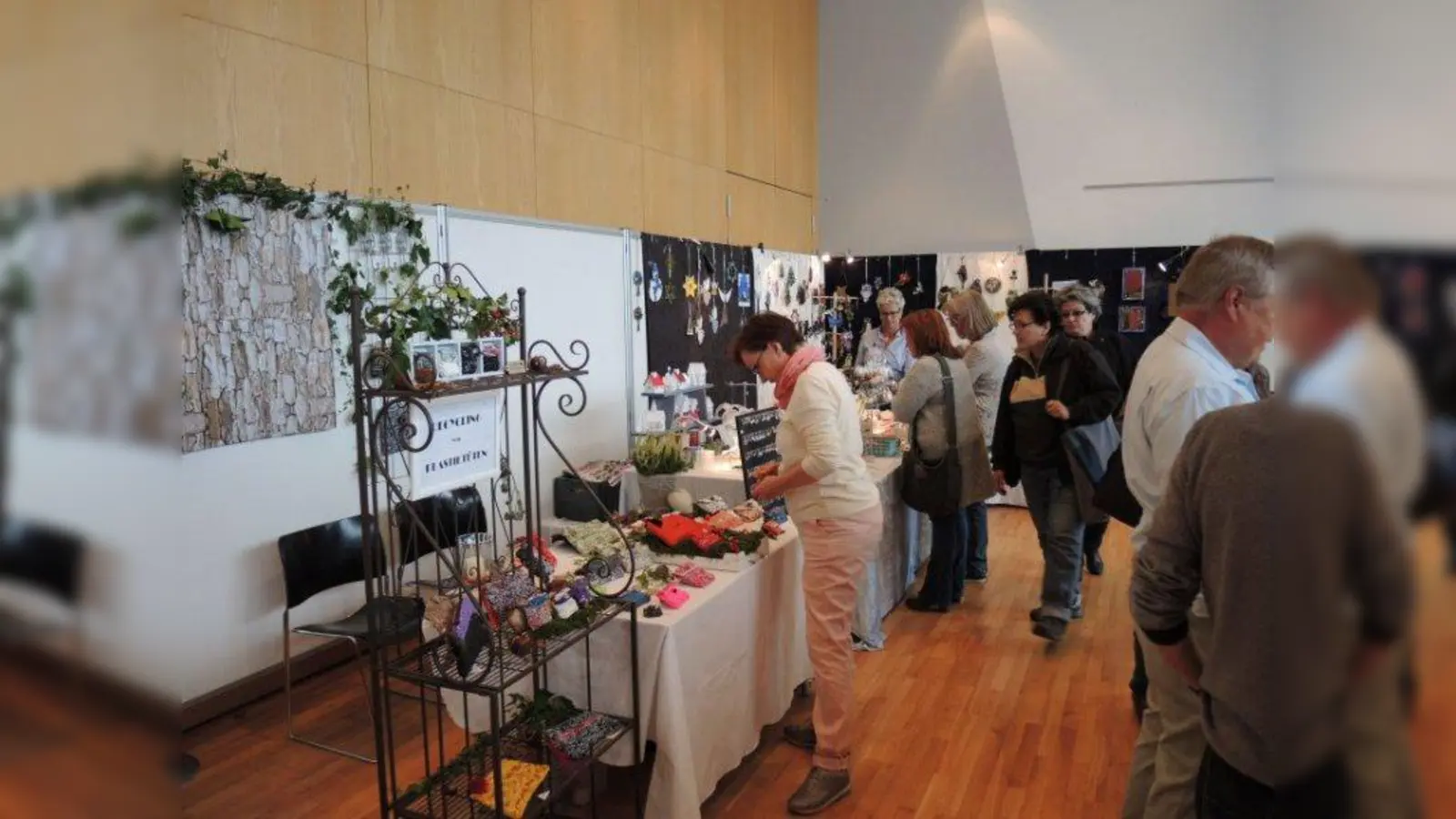Der Kunst- und Handwerkermarkt im Forum der Stadthalle Germering findet vom 19. bis 21. Oktober. (Foto: Stadthalle Germering)