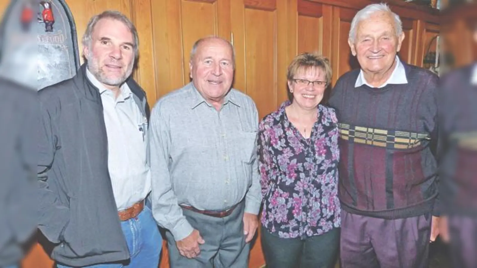 Die Gründungsmitglieder des DAV Neufahrn (von links): Dr. Walter Treibl (DAV-Vorsitzender, Sektion Oberland), Manfred Windisch, Gisela Moosrainer, Alfons Steinbach.	 (Foto: bb)