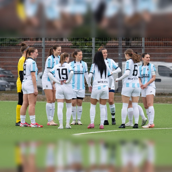 Aufstiegsfreuden: Frauen des TSV 1860 München. (Foto: J. Mentel)