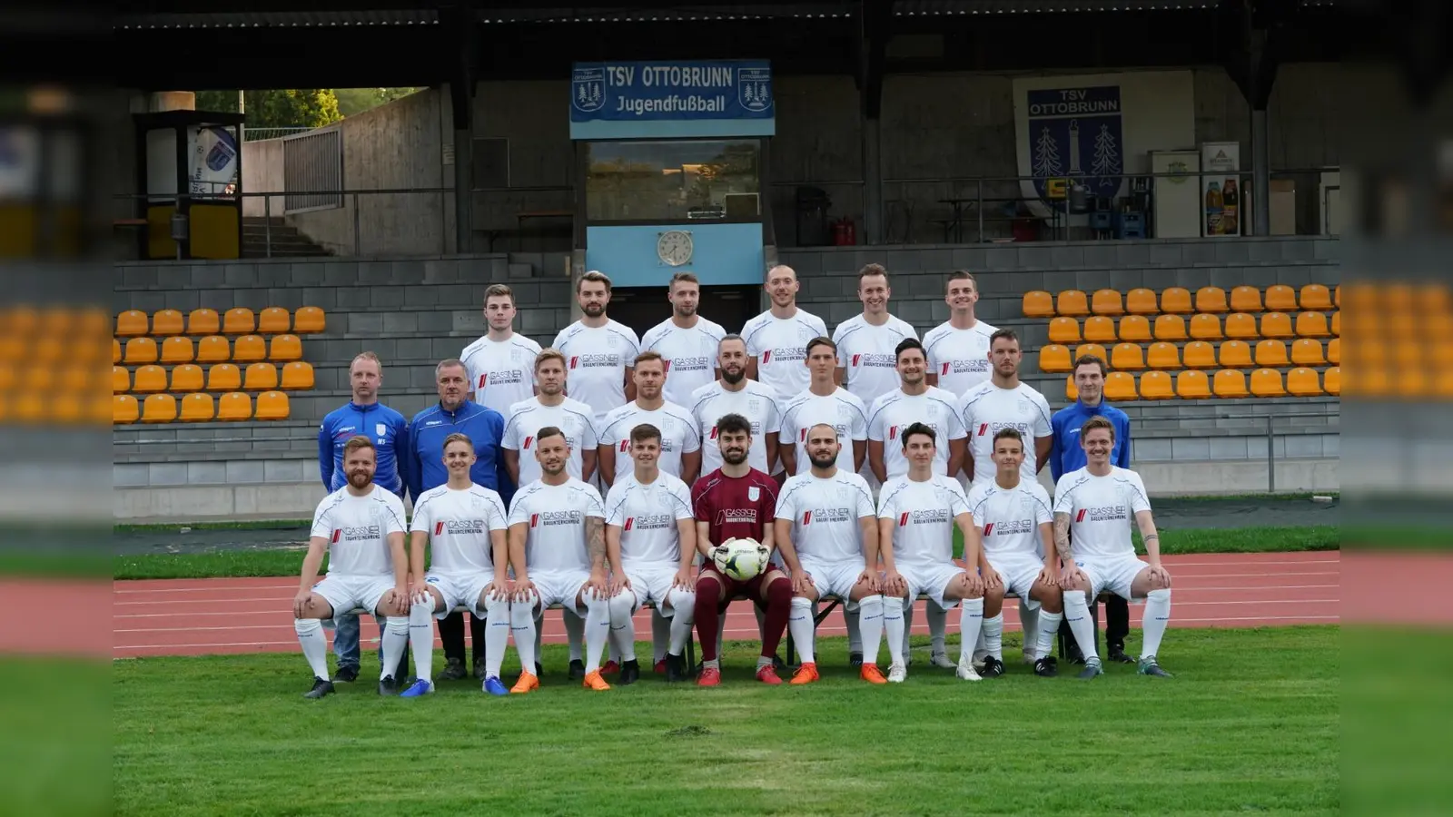 Die 1. Herrenmannschaft des TSV Ottobrunn hat mit einem fulminanten Sieg die Saison begonnen. Jetzt heißt es Daumen drücken, dass es so weiter geht.  (Foto: VA)