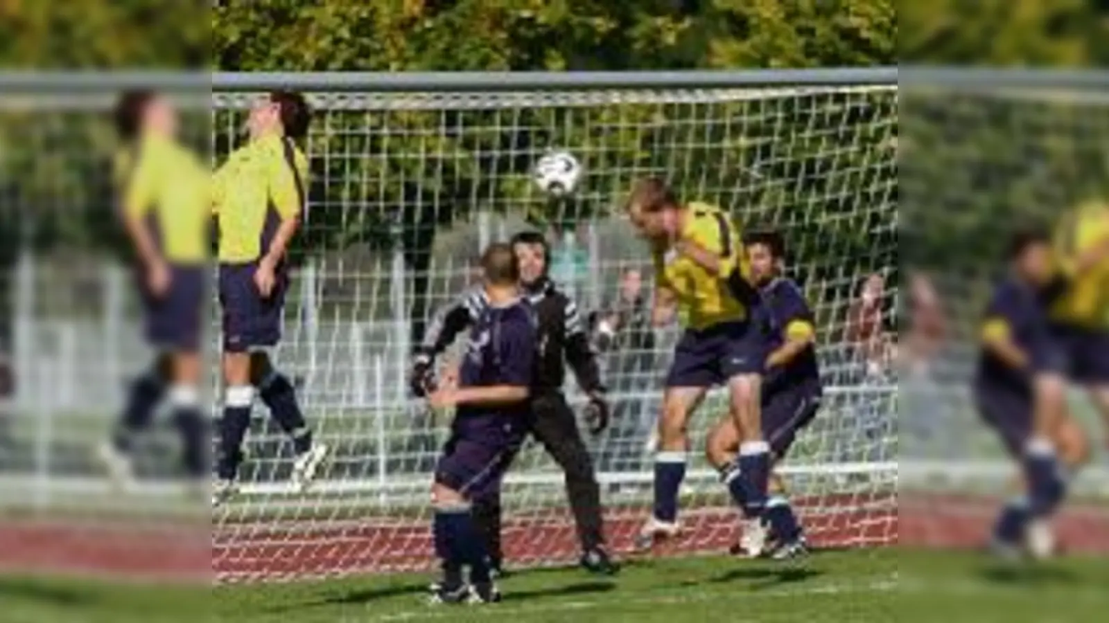 Kopfballtor des Abwehrmannes: Anton Rappl köpfte in dieser Szene nach einer perfekten Ecke das 2:0. 			 (Foto: ba)