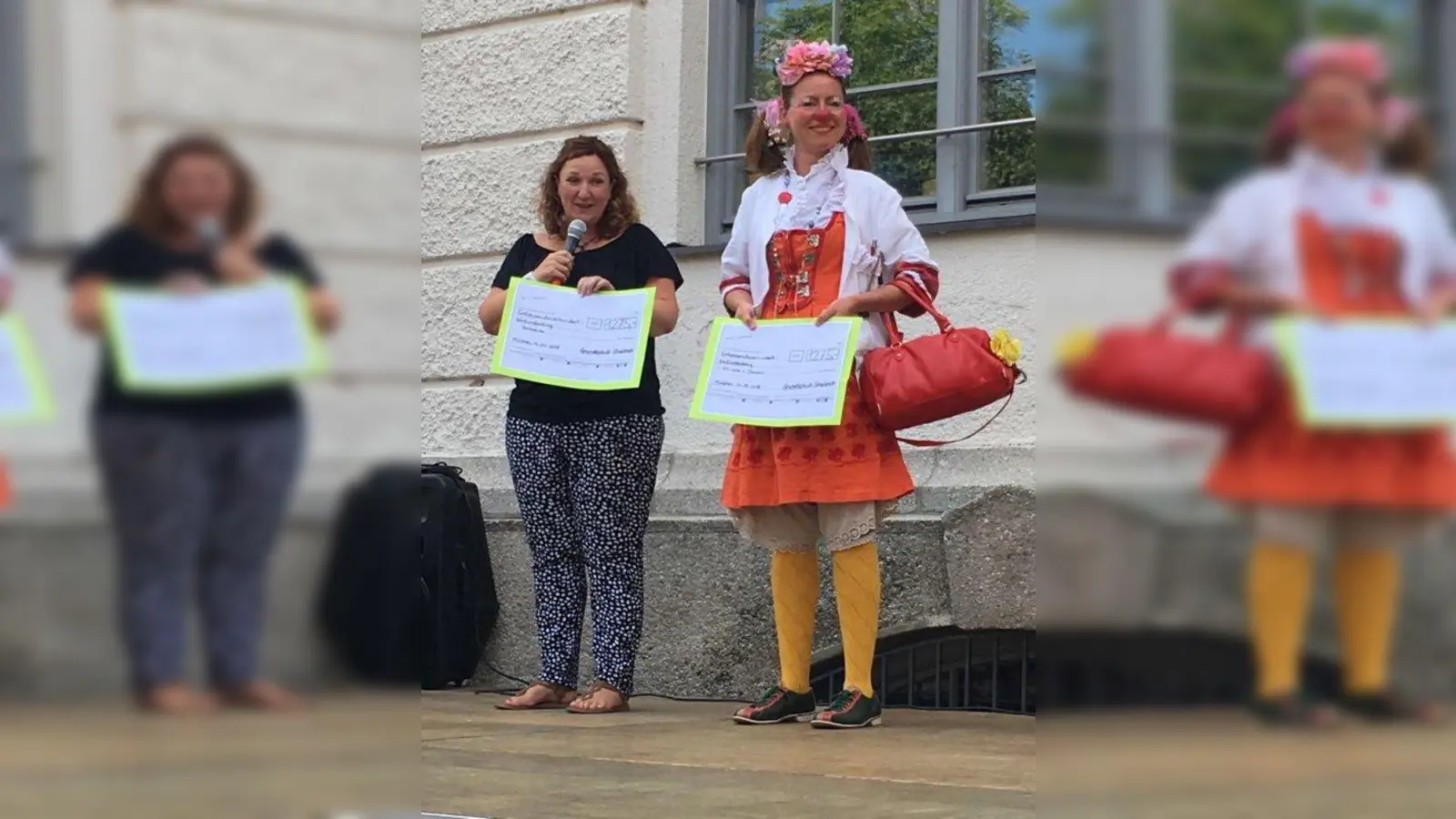 KlinikClownin „Frau Dr. Lilo Musi“ und Jaqueline Flory vom Verein Zeltschule e.V. freuten sich sehr über das tolle Engagement. (Foto: Grundschule an der Stielerstraße)