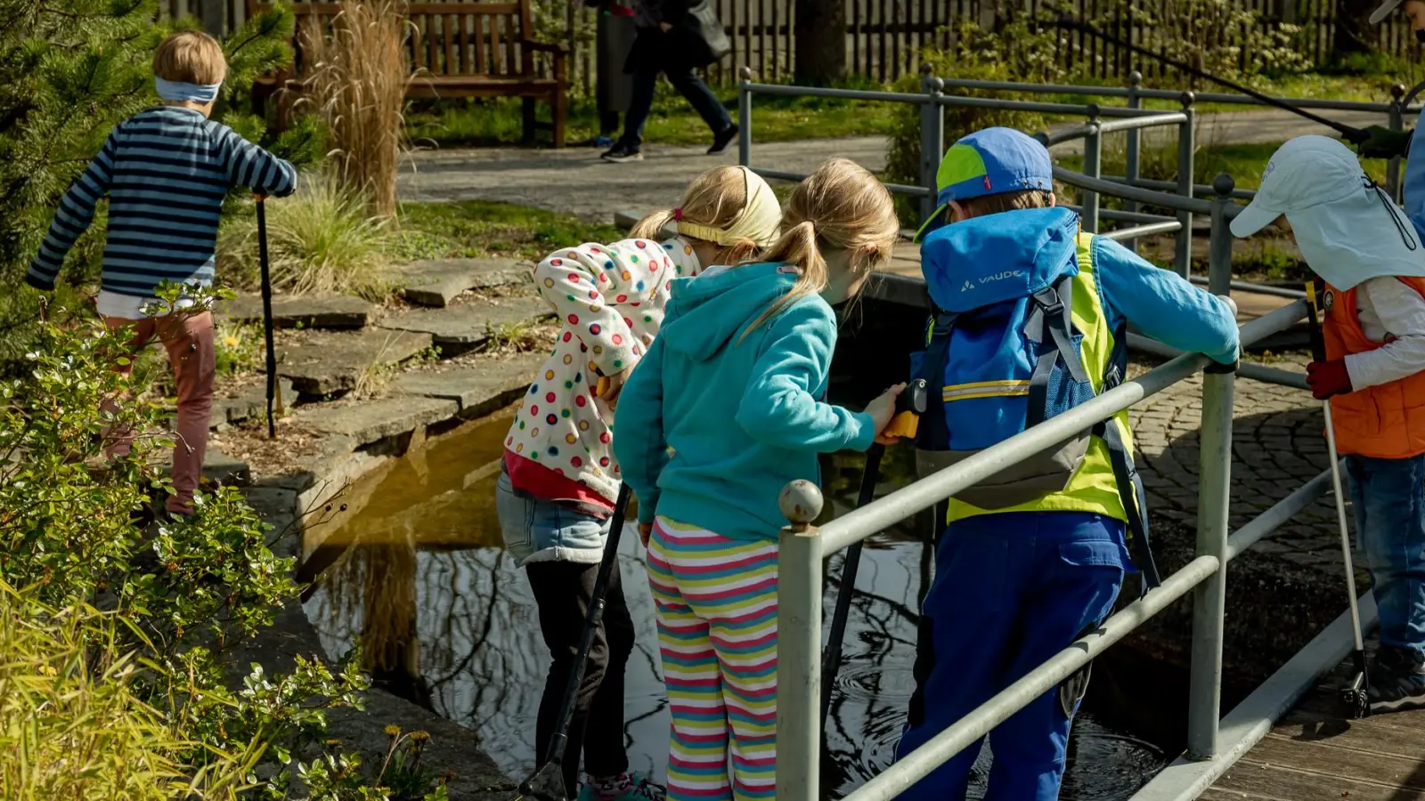 Beim Ramadama können auch schon die Jüngsten mithelfen. Es wartet eine Brotzeit. (Foto: Janina Kufner)
