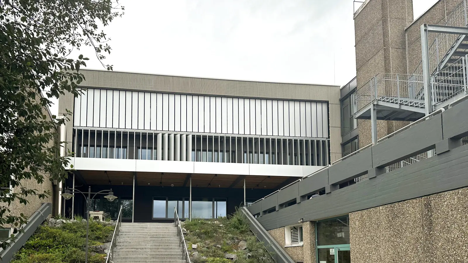 Der Erweiterungsbau für die Dr.-Wintrich-Realschule wurde nun endlich fertig gestellt und seiner Bestimmung übergeben. (Foto: Hans-Rudolf Schulz)