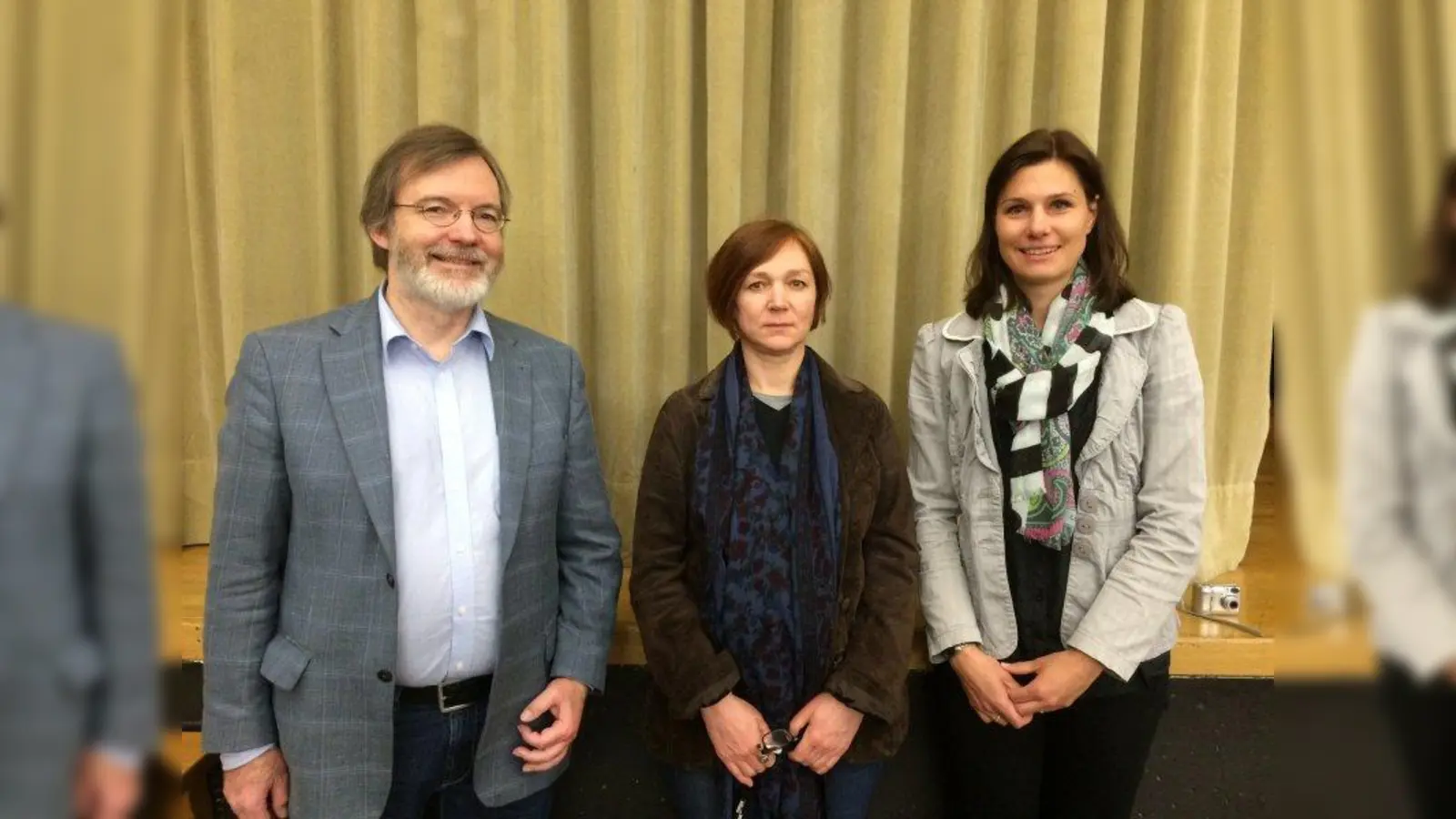 Der stellvertretende Schulleiter Wolfgang Everling, die Schriftstellerin Nellja Vermej und die Fachbetreuerin Deutsch Karin Diedenhofen (v.l.). (Foto: pi)