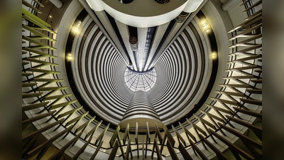 Bei der Ausstellung sind die Lieblingsbilder der Fotografen zu sehen. „Golden Eye – Tunnel of Time” ist der Titel dieser Aufnahme von Wolfgang Goebler aus dem Bereich Architekturfotografie. (Foto: Wolfgang Goebler)
