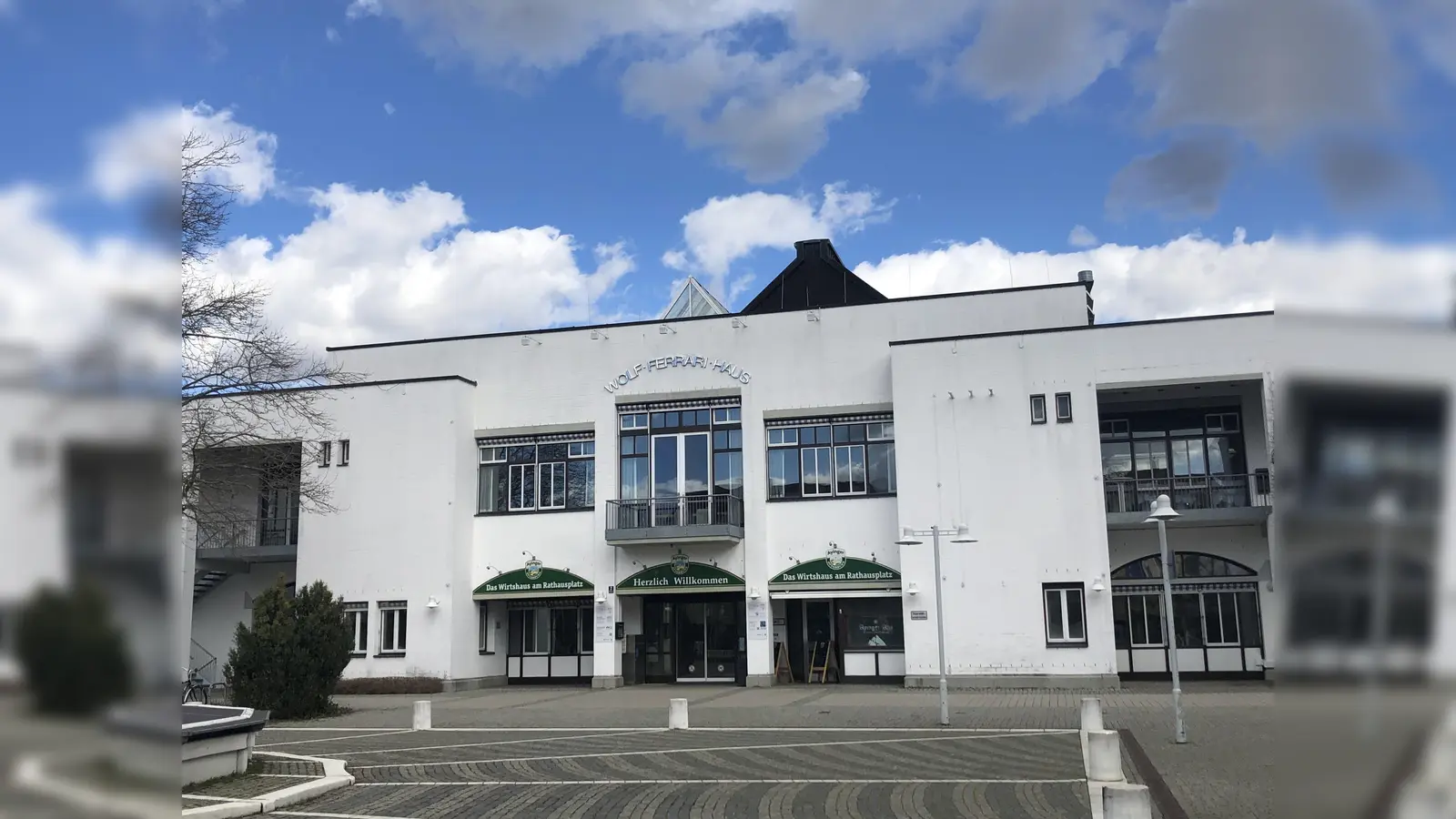 Die Gemeindebibliothek Ottobrunn freut sich, dass sie seit 12. Mai ihre Pforten für ihre Kunden wieder aufsperren darf. (Foto: hw)