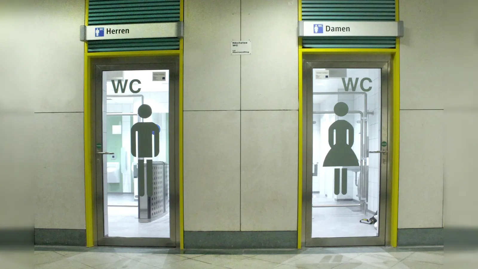 Hell, sauber, sicher: Die öffentlichen Toiletten in München werden wiederhergestellt und dauerhaft instandgehalten. Die zunehmende Verwahrlosung der Anlagen in den letzten Jahren stieß bei vielen Münchnern auf Missfallen. (Foto: © Hering Sanikonzept GmbH)