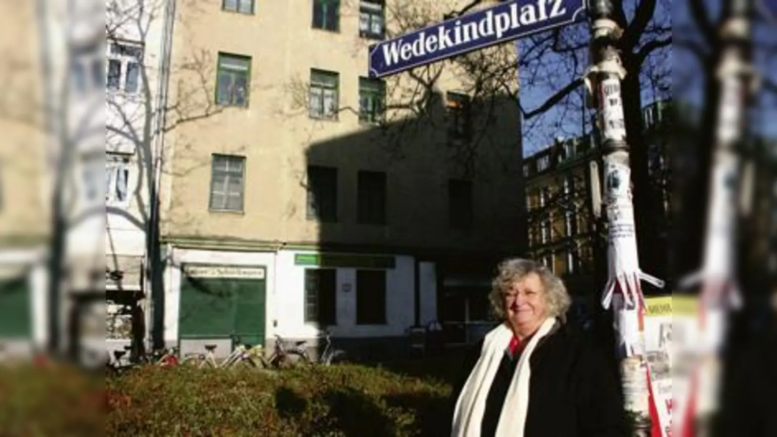 Weniger Autos am Artur-Kutscher-Platz (oben) und ein neugestalteter Wedekindplatz mit Marktcharakter, das wünscht sich BA-Mitglied Petra Piloty.  (F.: ko)