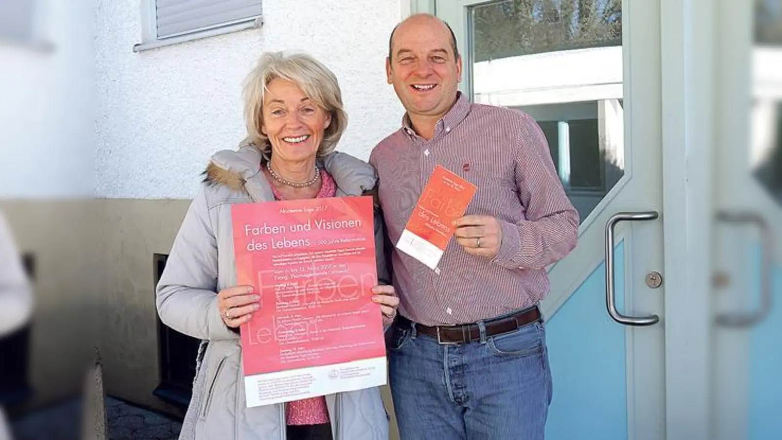 Organisatorin Karin Jacobs-Zander und Pfarrer Christian Stalter freuen sich auf eine rege Auseinandersetzung mit Martin Luther und seinen Zielformulierungen.	 (Foto: hw)