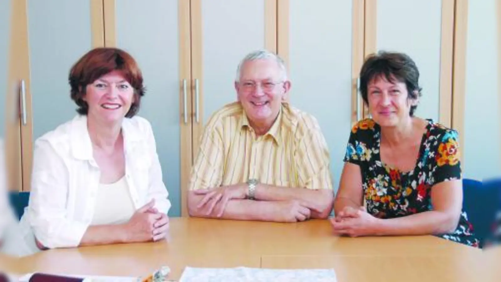 Musik kann die Lebensqualität von Demenzkranken verbessern. Der Sozialdienst Germering und die Germeringer Insel eröffnen deshalb im Oktober das Café Zeitlos: v.l. Sonja Thiele, Geschäftsführerin Sozialdienst Germering, Hans-Joachim Lutz, Vorsitzender Sozialdienst Germering und Anita Schindler, Leiterin der Germeringer Insel. (Foto: SE)