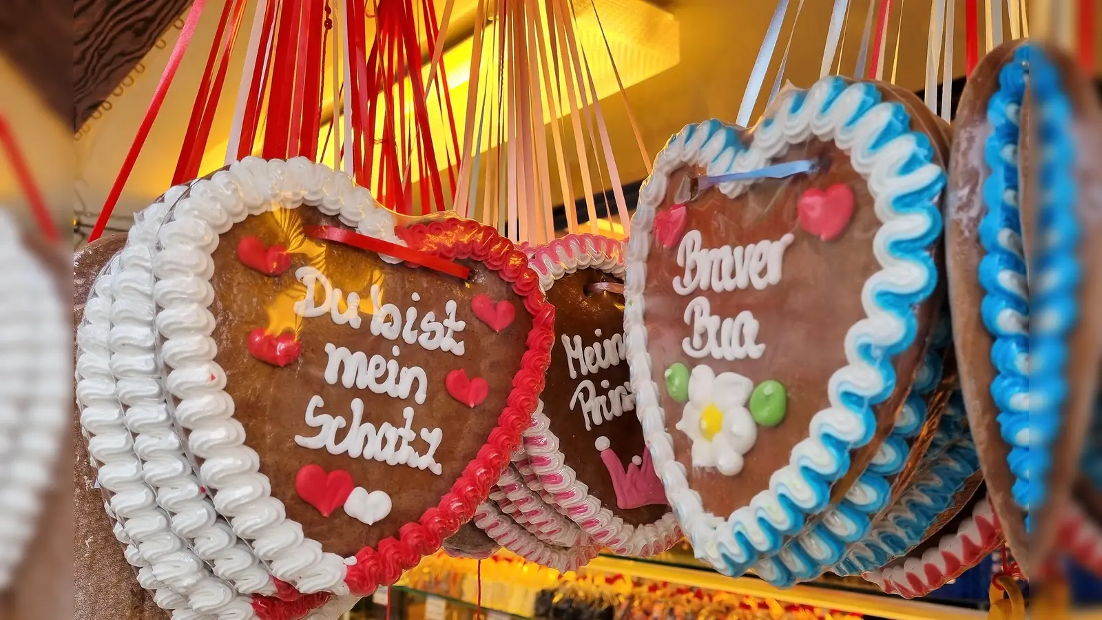 Auch ein Herzerl für die Liebste gibt es auf dem Volksfest in Ismaning. Daneben warten allerlei spannende Attraktionen auf die Besucher.  (Foto: chk)