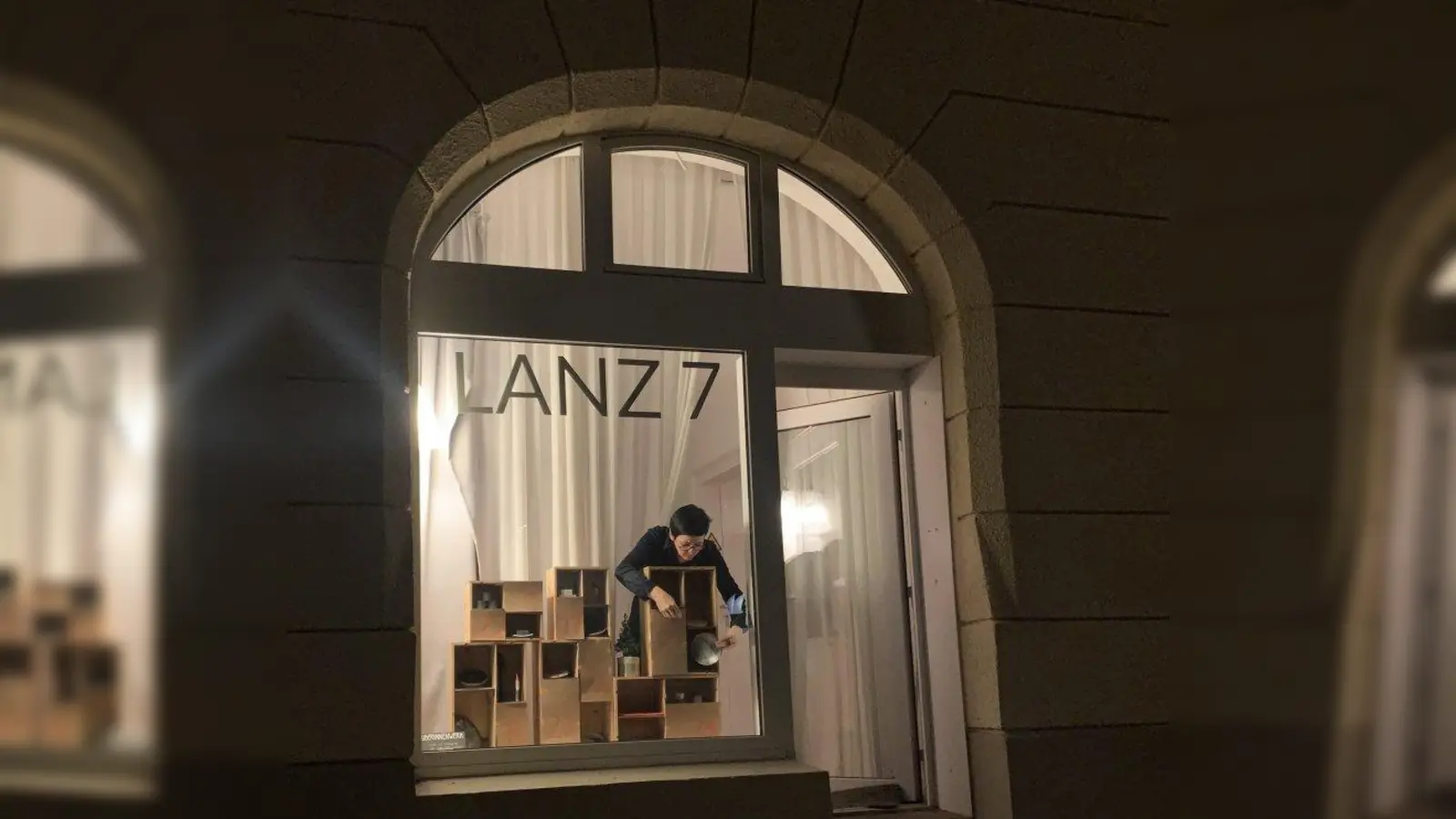 Täglich öffnete Margit Huber den Dezember über ein Türchen ihres Adventskalenders im Lanz 7. Die 24 Schätze darin können nun noch rund ums Weihnachtsfest bestaunt werden. (Foto: Margit Huber)