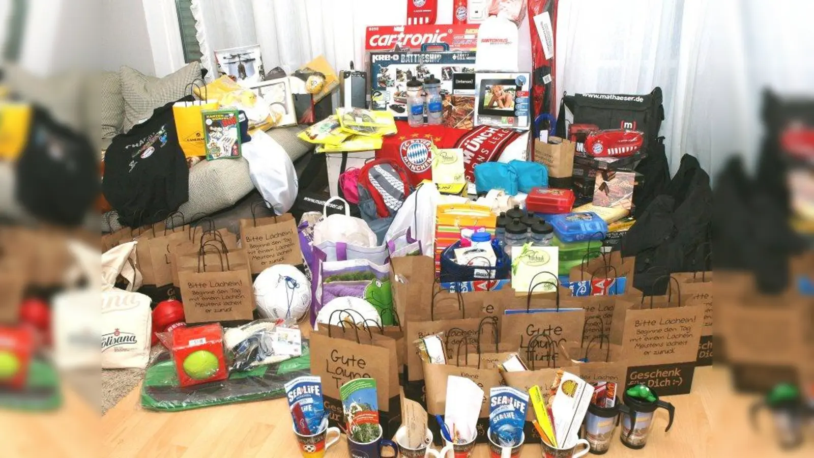 Große Gewinnchancen: Die Tombolapreise türmen sich. (Foto: pi)