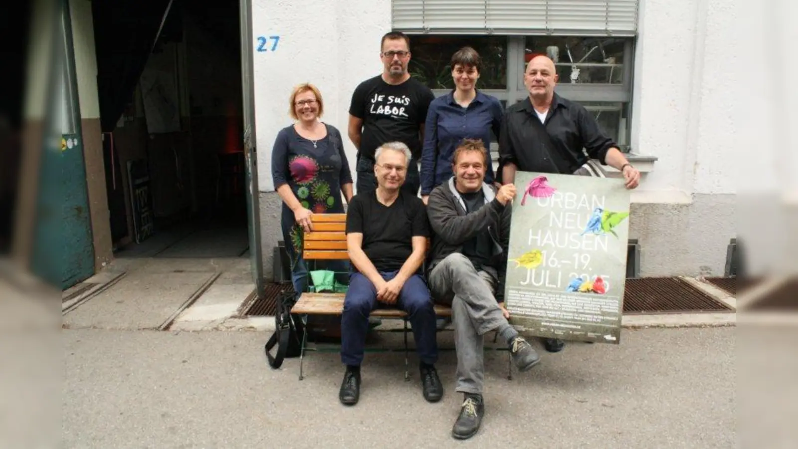 Freuen sich auf „Urban Neuhausen”: Kristin Weber (IMAL), Christian Schnurer (Halle 6), Grünen-Stadträtin Anna Hanusch (Vorsitzende des BA 9) und Willi Wermelt (Mitglied BA 9, hintere Reihe v.l.) sowie Tom Biburger (IAKB) und Uli Gläß (IMAL). (Foto: sb)