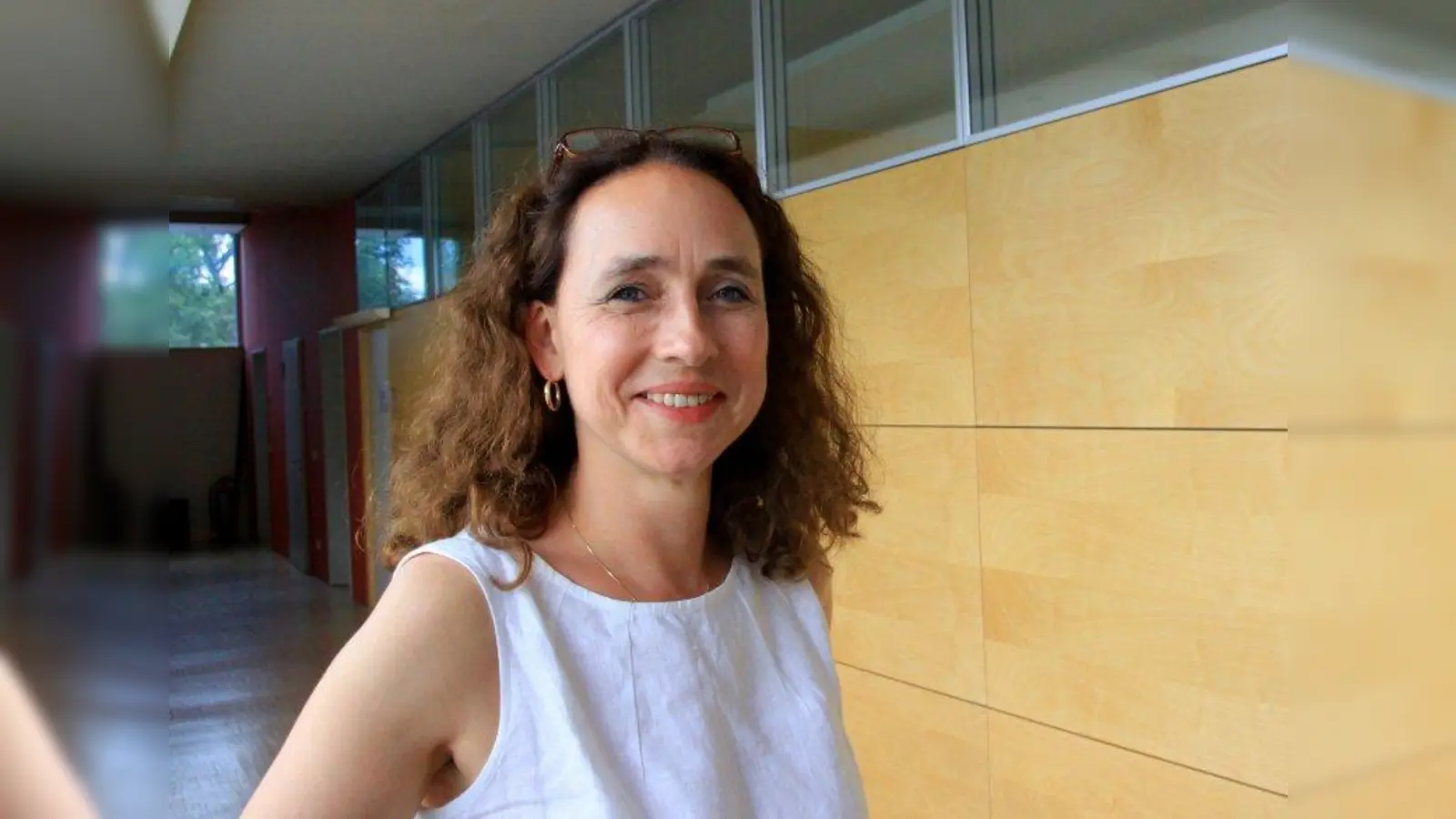 „Kabarett-Abos leider schon weg.“ Die Kulturreferentin der Gemeinde, Anja Fanslau, freut sich über den Ansturm aufs neue Kupferhausprogramm. (Foto: us)