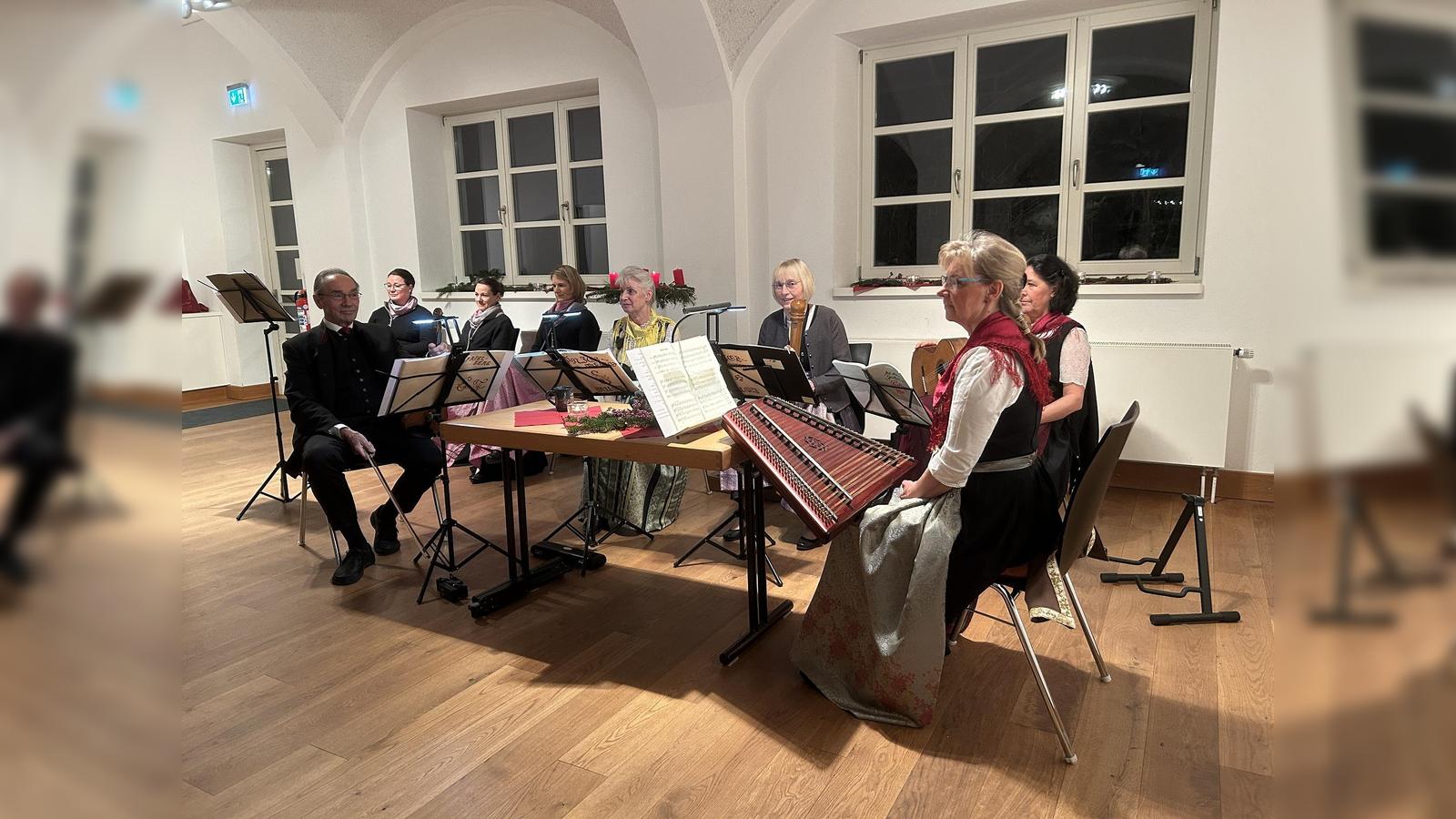 Weihnachtsklassiker-in-der-Mohr-Villa-Thomas-Heilige-Nacht-wird-gelesen