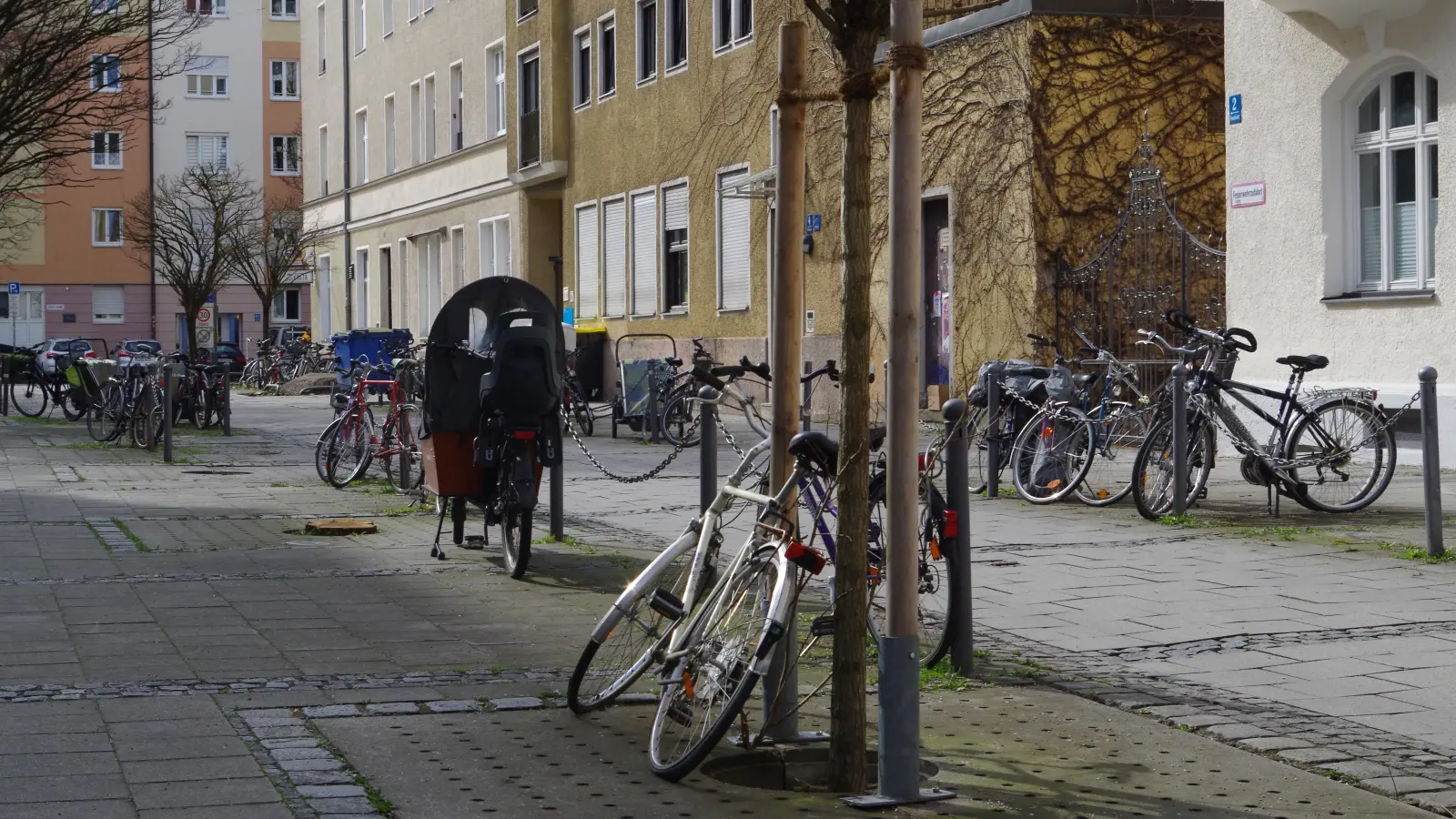 Die Stadtteilbewohner wünschen sich, dass die Schnaderböckstraße umgestaltet wird und statt Verkehrs- mehr Aufenthaltsflächen dominieren. (Foto: Beatrix Köber)