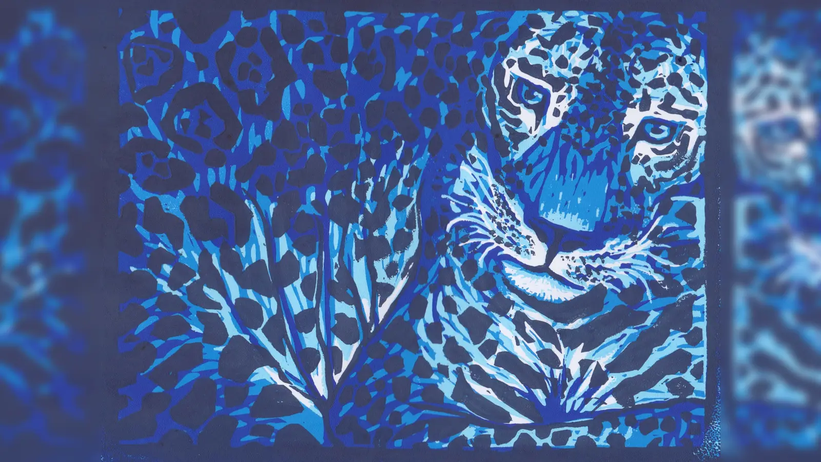 Aug in Aug: die Ausstellung zeigt unter anderem ein Linolschnittporträt eines Jaguars in Blautönen. (Foto: Gudrun Waletzki)