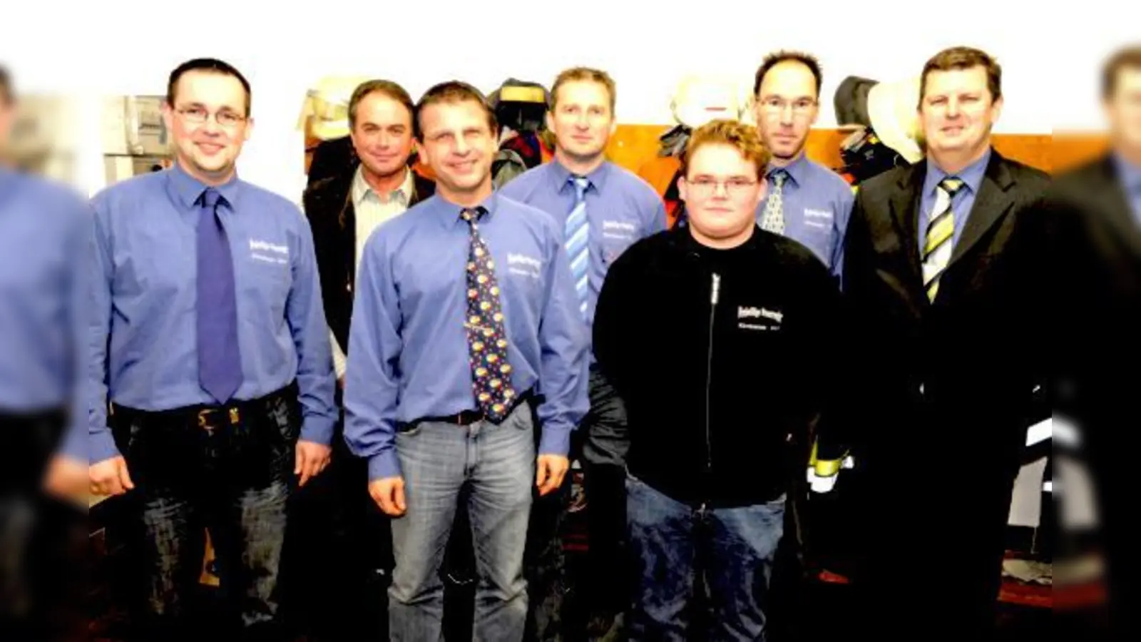 Für die Mitglieder der Freiwilligen Feuerwehr Kirchseeon-Dorf rund um den im Amt bestätigten Kommandanten Anton Pointner (2. v. r.) ging das Jahr rasant los.	 (Foto: J. Rossmann)