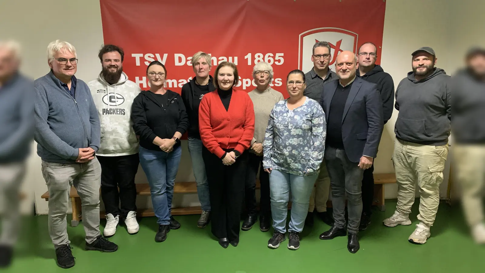 Von links: Manfred Hierner (Datenschutz-Beauftragter), Julian Senoner (Jugendleiter), Christina Rupp (Schriftführerin), Claudia Leffler (stv. Schriftführerin), Michaela Huber (stv. Scharzmeisterin), Renate Märtl-Balk (Kassenprüferin), Gaby Wortmann (3. Vorsitzende/Integrationsbeauftragte), Dr. Thomas Maul (Schatzmeister), Wolfgang Moll (1. Vorsitzender), Alexander Asselborn (Kassenprüfer), Jonas Hoffmann (Öffentlichkeitsarbeit). (Foto: TSV Dachau 1865)