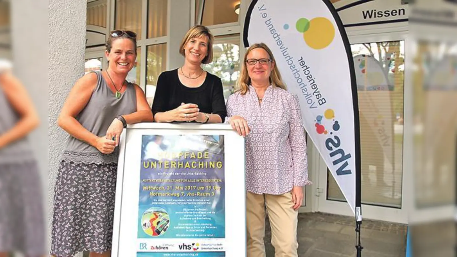 Dr. Alexandra Hessler, Judith Schönicke (Stiftung Zuhören) und Barbara Sporrer (Leiterin der vhs) freuen sich auf viele Teilnehmer des Hörpfad-Projekts (v.l.).	 (Foto: Patrik Stäbler)