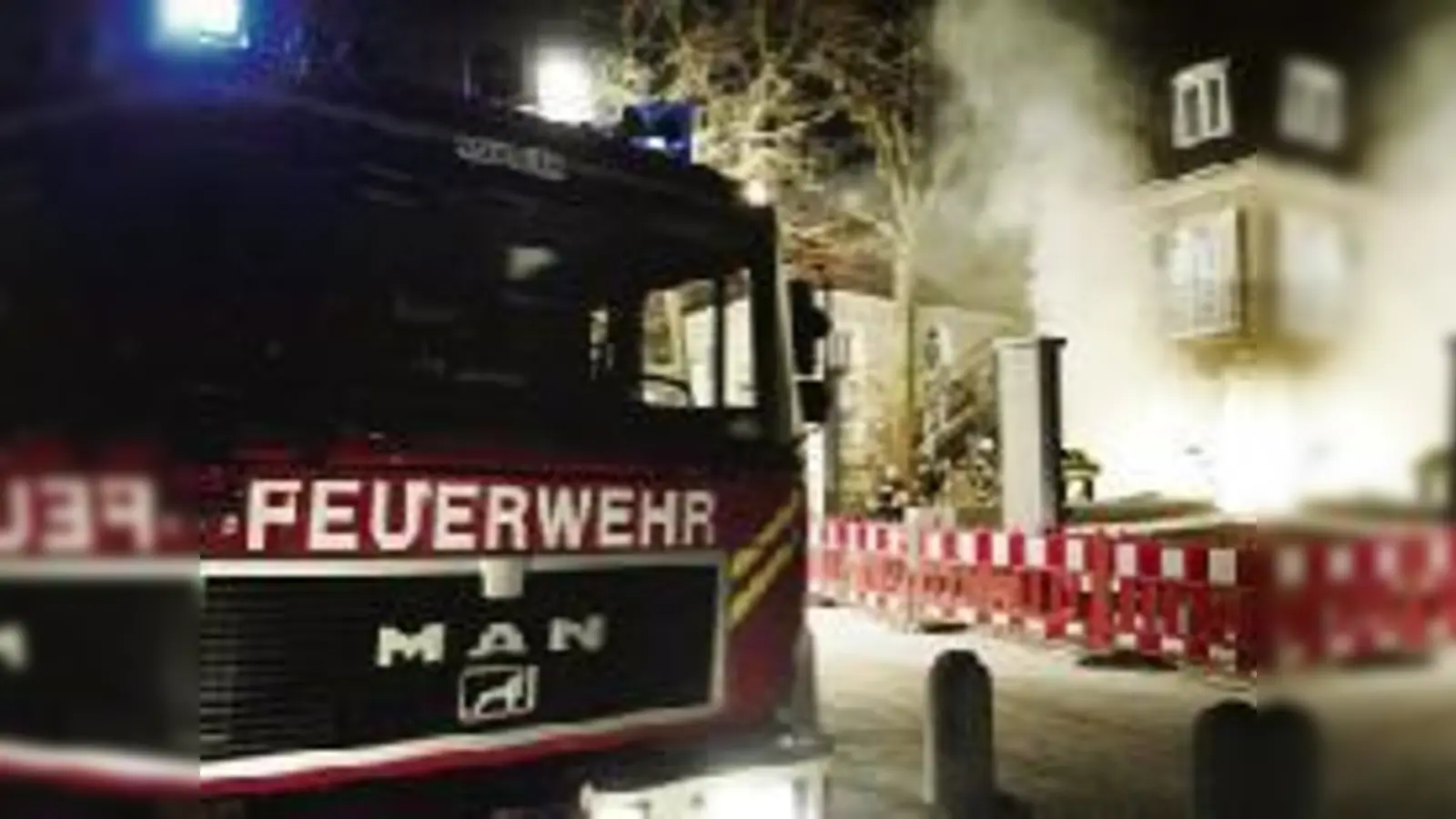 Das britische Konsulat in Flammen.  (Foto: Feuerwehr)