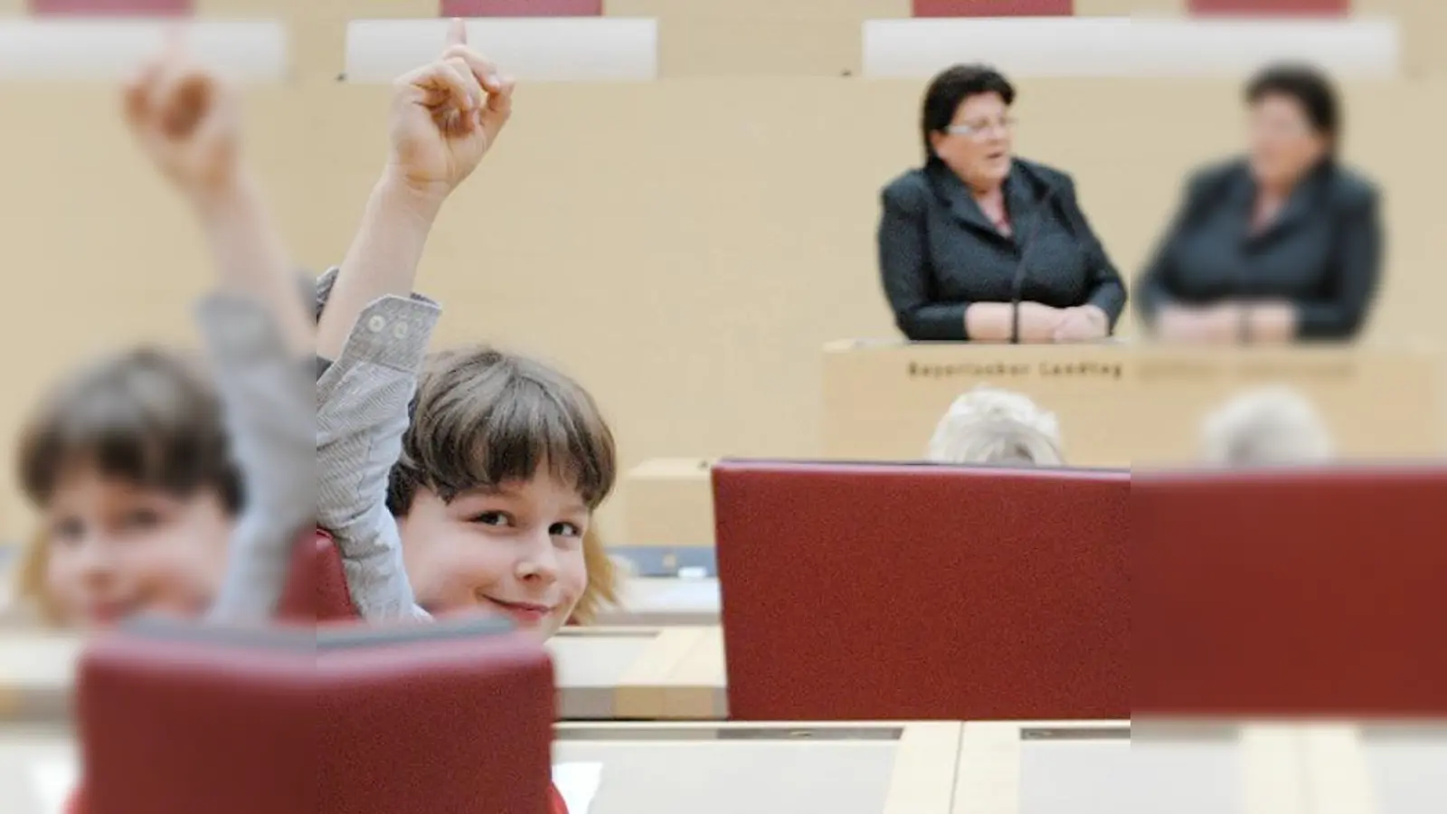 Kinder der Kinder-Uni beim Besuch des Bayerischen Landtages.  (Foto: Sarah Kaminski)