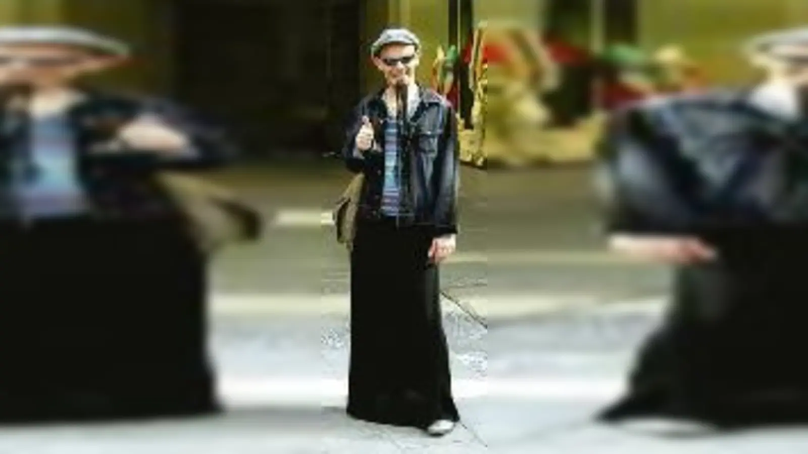 Ja kruzifümferl, was ist denn das für einer? Vorne langhaarad und dazu mit Rock: Robert Landinger fällt aus der »modischen« Reihe.  (Foto: Archiv)