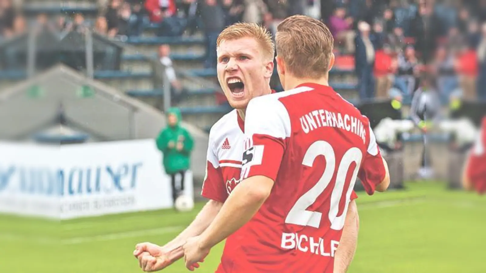 Andreas Voglsammer (l.) erzielte bei Wehen Wiesbaden das 1:0 und ebnete seiner Mannschaft damit den Weg zum Sieg.	 (Foto: Stefan Kukral)
