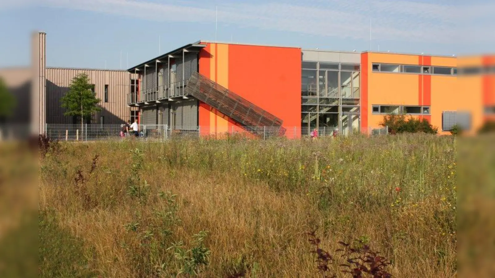 Die James-Krüss-Grundschule in Gilching. (Foto: job)