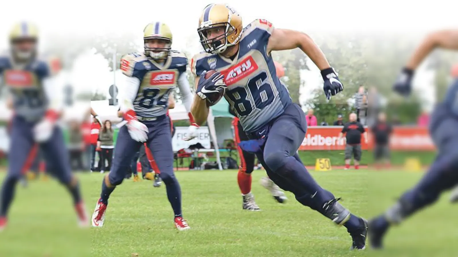 Thomas Hausler (re.) hat mit drei Touchdowns, über 200 Receiving-Yards und fünf verwandelten Zusatzpunkten ein überragendes Spiel gemacht.	 (Foto: Mario Adams)