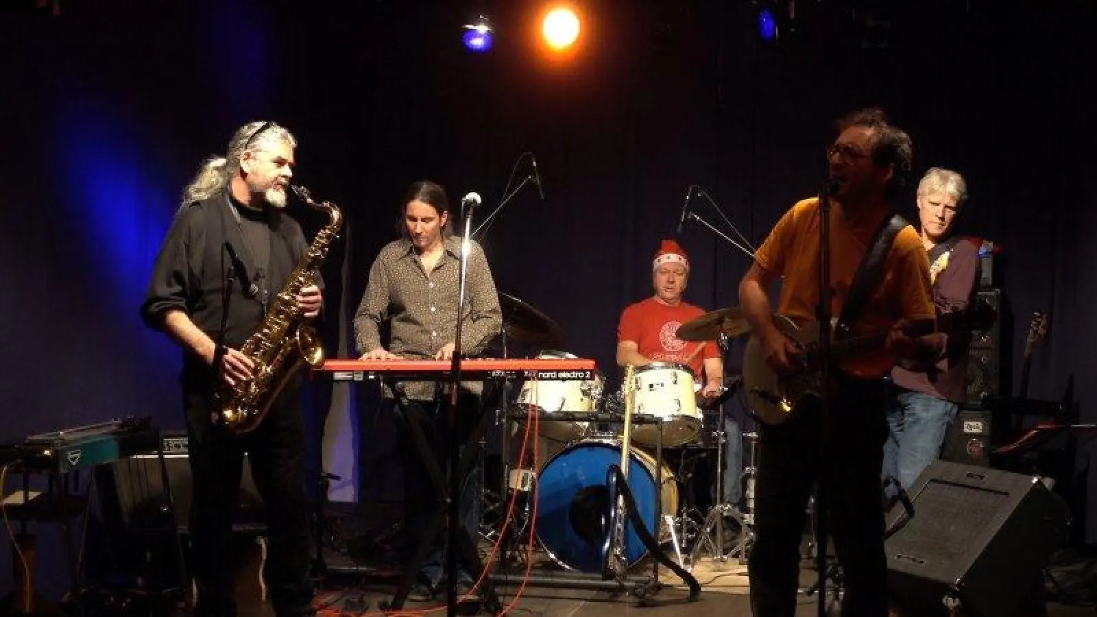 Bühne frei für den Charity Jam: Auch Saxophonist Michi Rokoss wird für den guten Zweck spielen. (Foto: Kulturkeller)