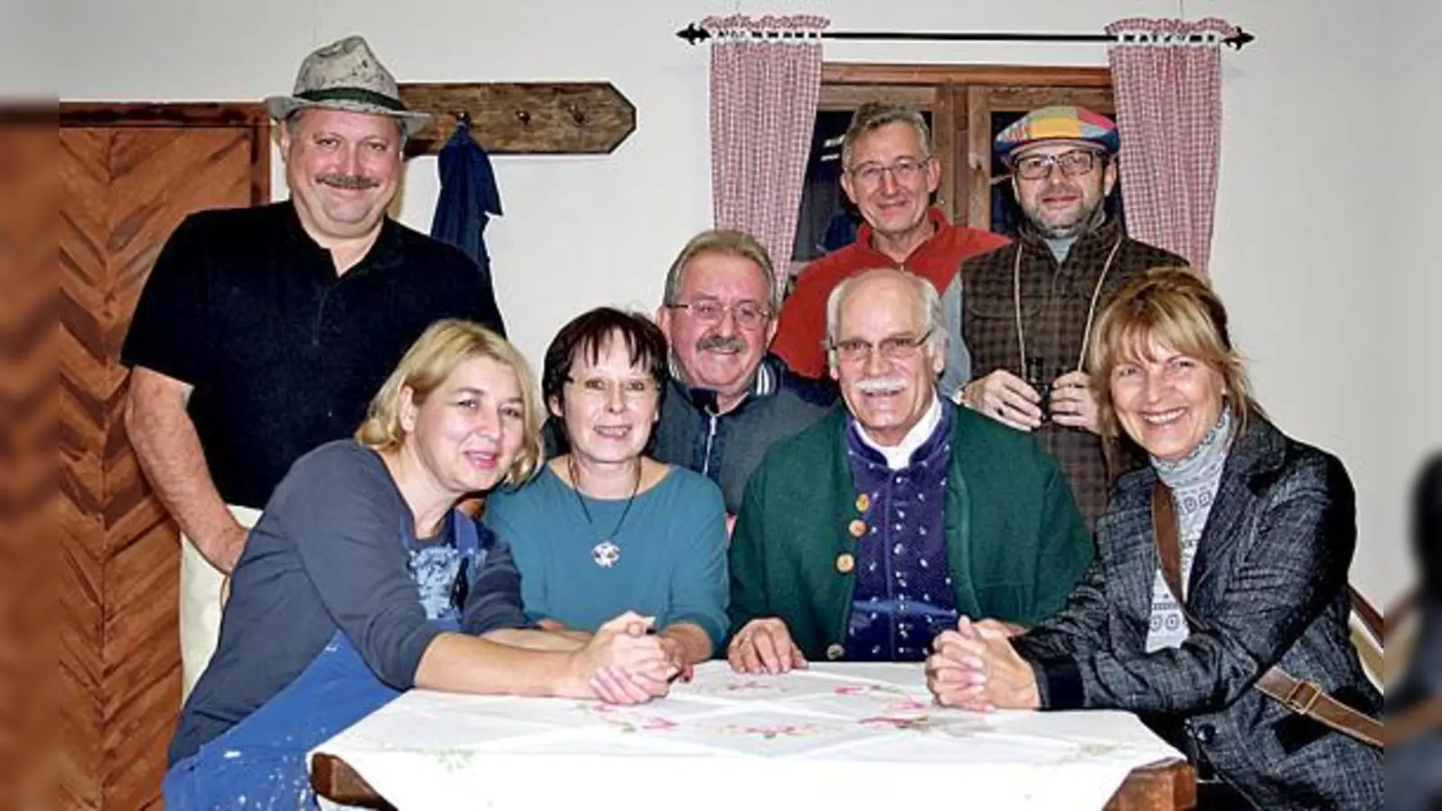 Allerlei Verwirrung gibt es auf dem »Kometenhof«. Die Theatergruppe hat das eifrig geprobt. 	 (Foto: VA)