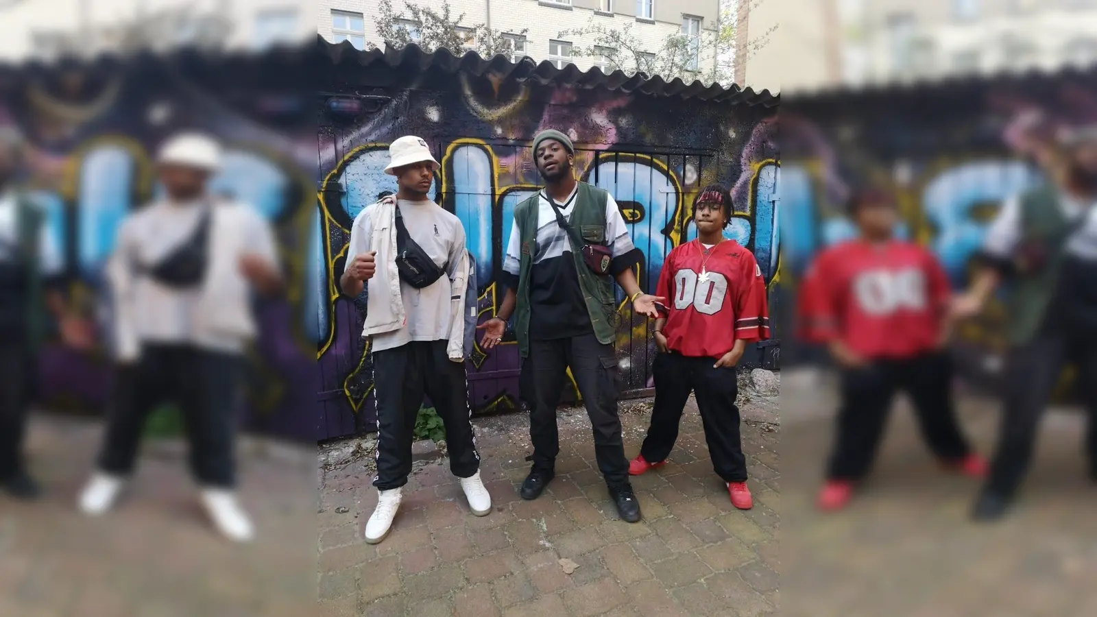 Auch die Münchner Rapper der „ArØzA Crew“ haben zum Original-Line-up des "Oben Ohne Open Air" gehört jetzt treten sie am 20. Juni bei der Online-Variante „Oben Ohne On Air" auf. (Foto: OBEN OHNE On Air / KJR.)