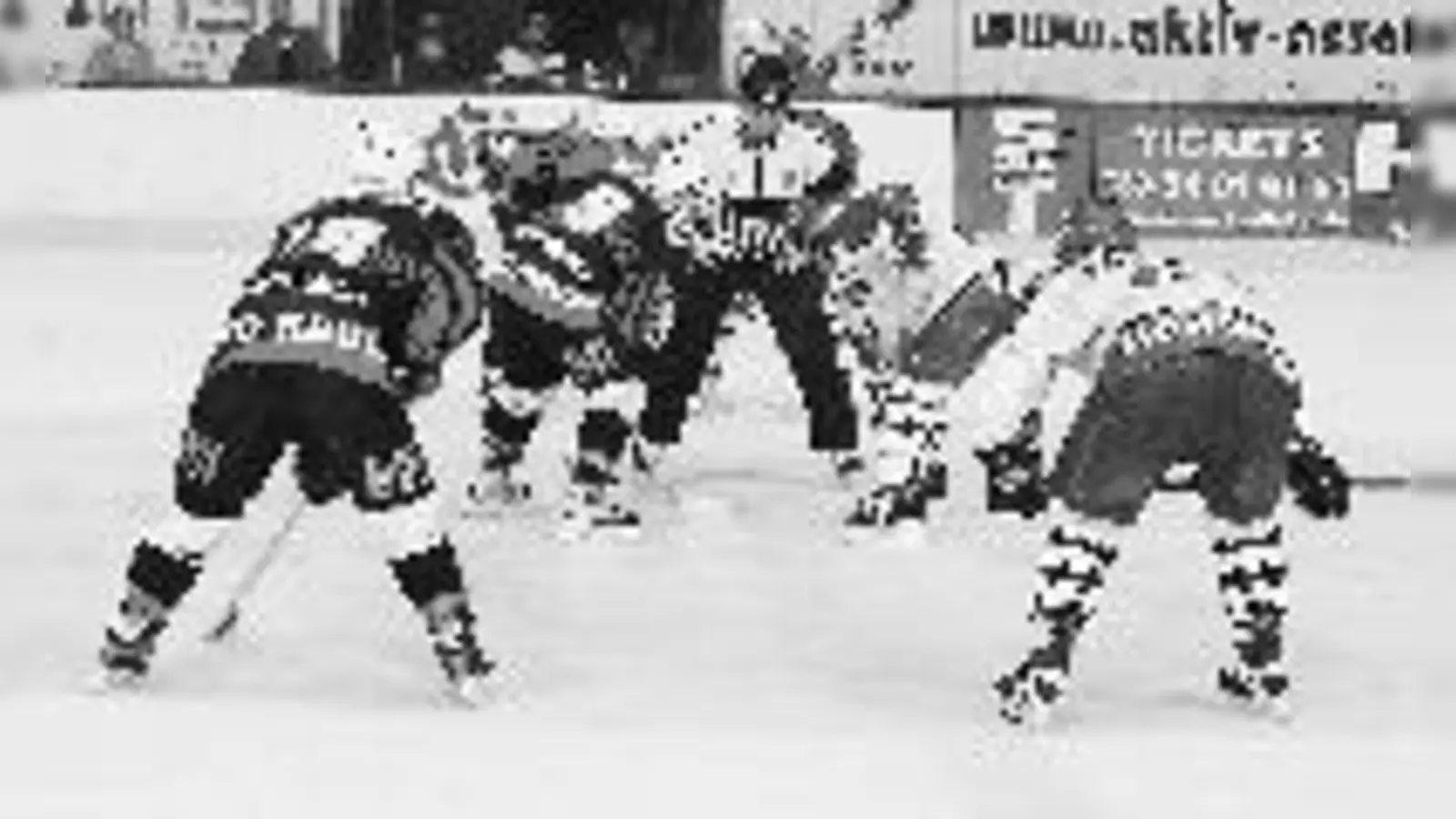 Gerade als Mannschaft hat der EHC seine Durchsetzungsfähigkeit häufig bewiesen. Nächste Saison gehts um den  (Aufstieg!Foto: stp)