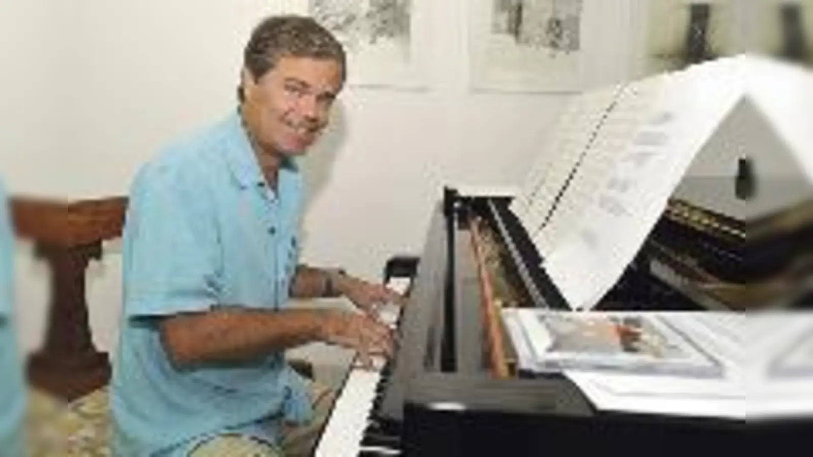 Musiker Thomas Fuchsberger präsentiert seine neue CD »Gefühlsecht«, die eben erst erschienen ist.   (Foto: Quelle)