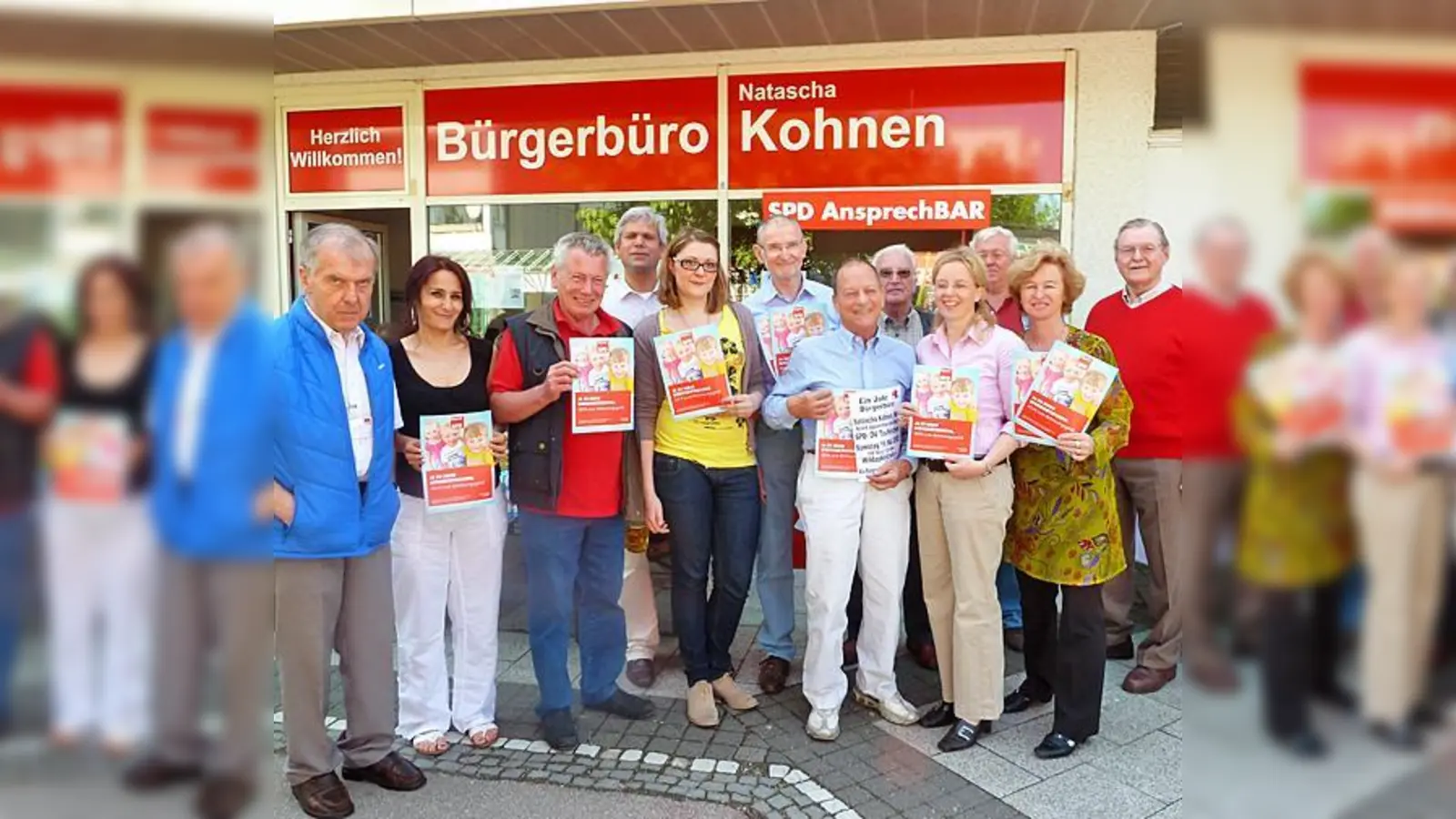 Den ersten Geburtstag ihres Bürgerbüros feierte MdL Natascha Kohnen (3. v. r.) mit zahlreichen Besuchern und Freunden wie Mdl Peter-Paul Gantzer.  (Foto: VA)
