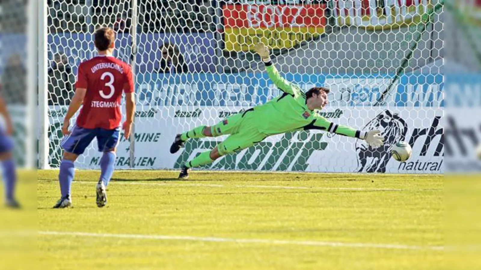 Mit seinen Paraden sicherte Torhüter Stefan Riederer seinem Team einen Punkt beim Spiel in Darmstadt.	 (Foto: Daniel Glasl)