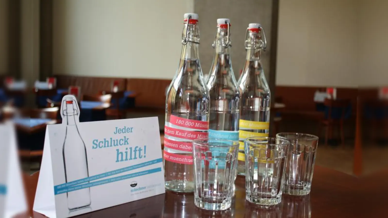 Das  „Tafelwasser” hilft Münchner Bedürftigen mit jedem Schluck. (Foto: pi)