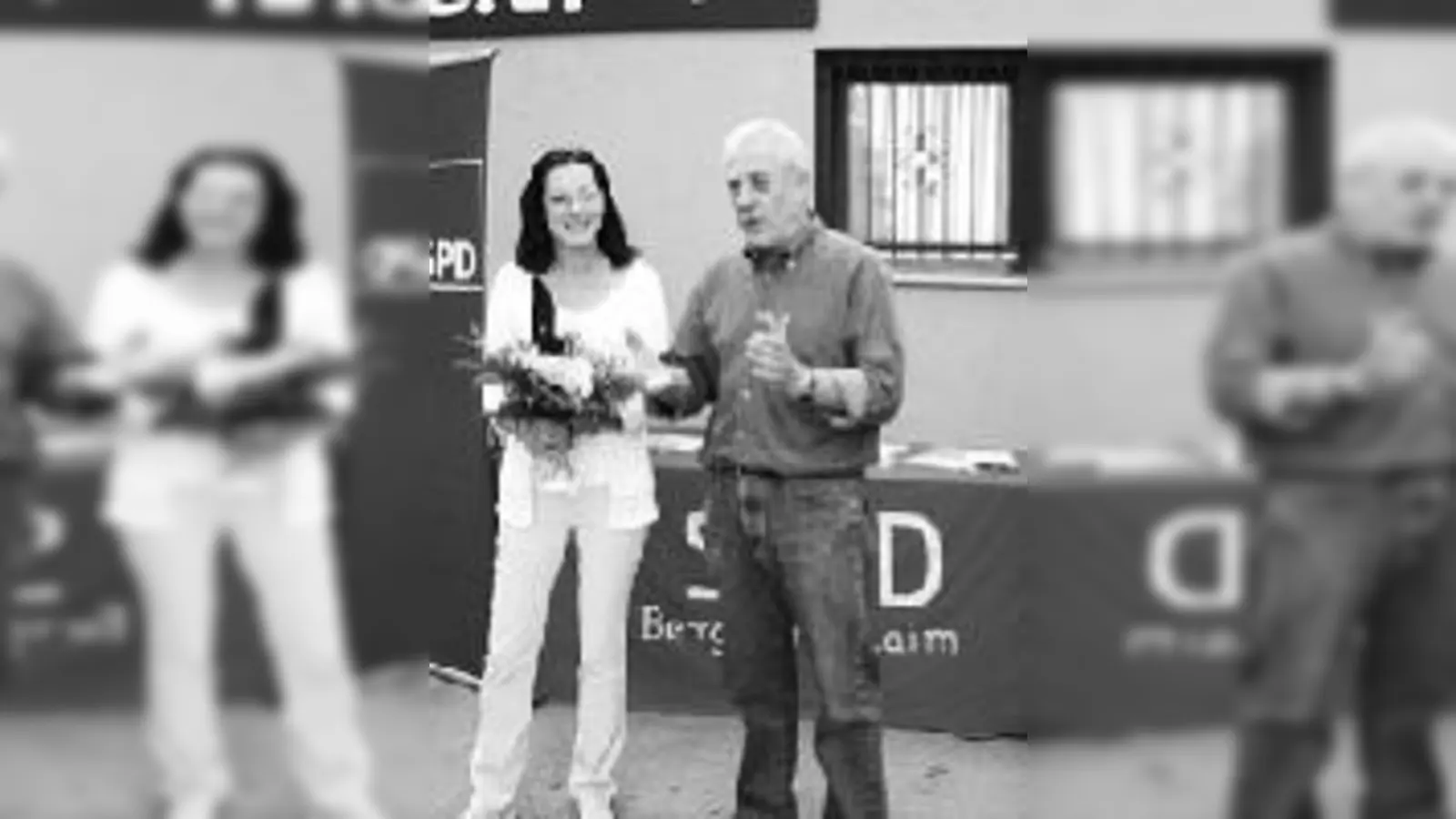 BA-Vorsitzender Josef Koch und Bundestagskandidatin Claudia Tausend gratulieren den »Geburtstagskindern« Helga Dettmer und Josef Brandstetter.	  (Foto: VA)