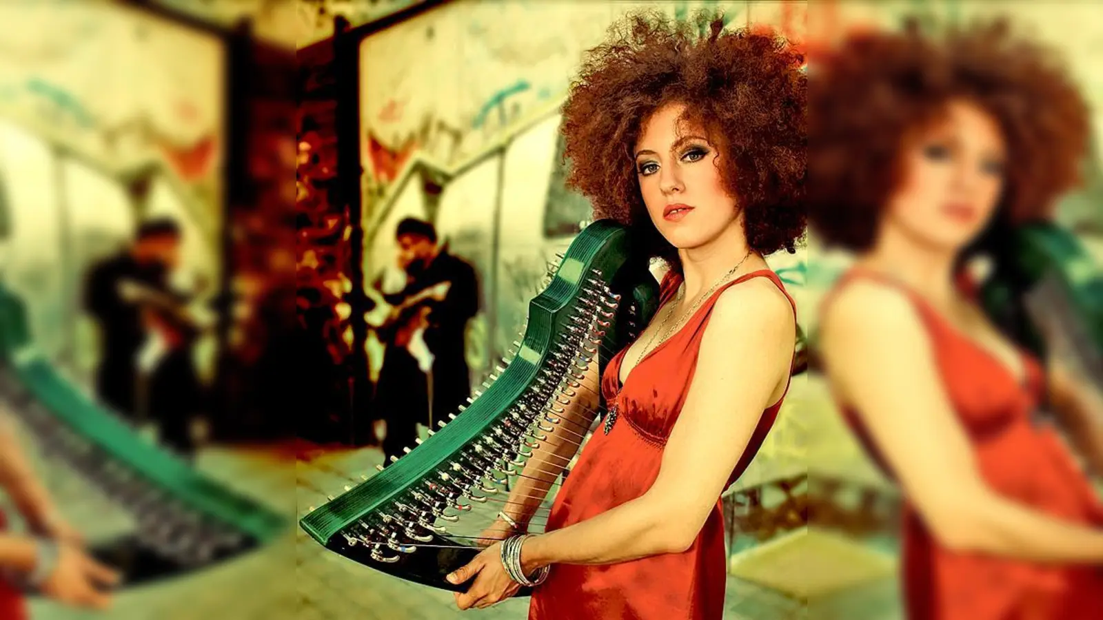 Songwriterin MarieMarie sorgt für Stimmung mit farbenfrohem Indiepop auf der E-Harfe.	 (Foto: VA)