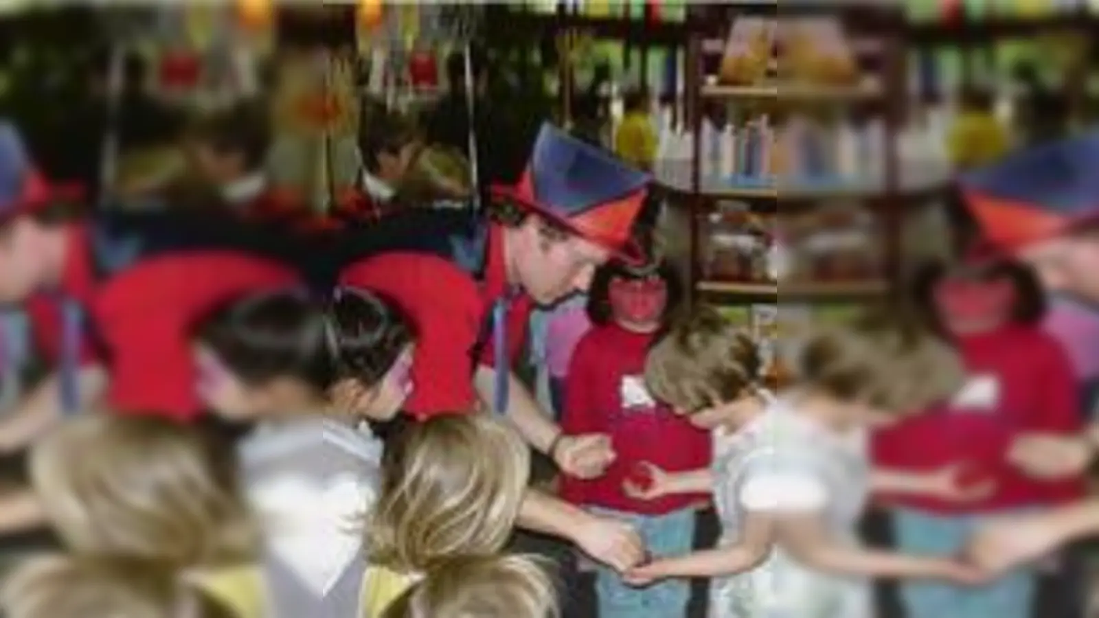 Auch für kleine Besucher war Theater geboten: Zum Jubiläum gabs in der Stadtbibliothek Moosach auch »Eine Geburtstagstorte für eine Katze«.	  (Foto: VA)