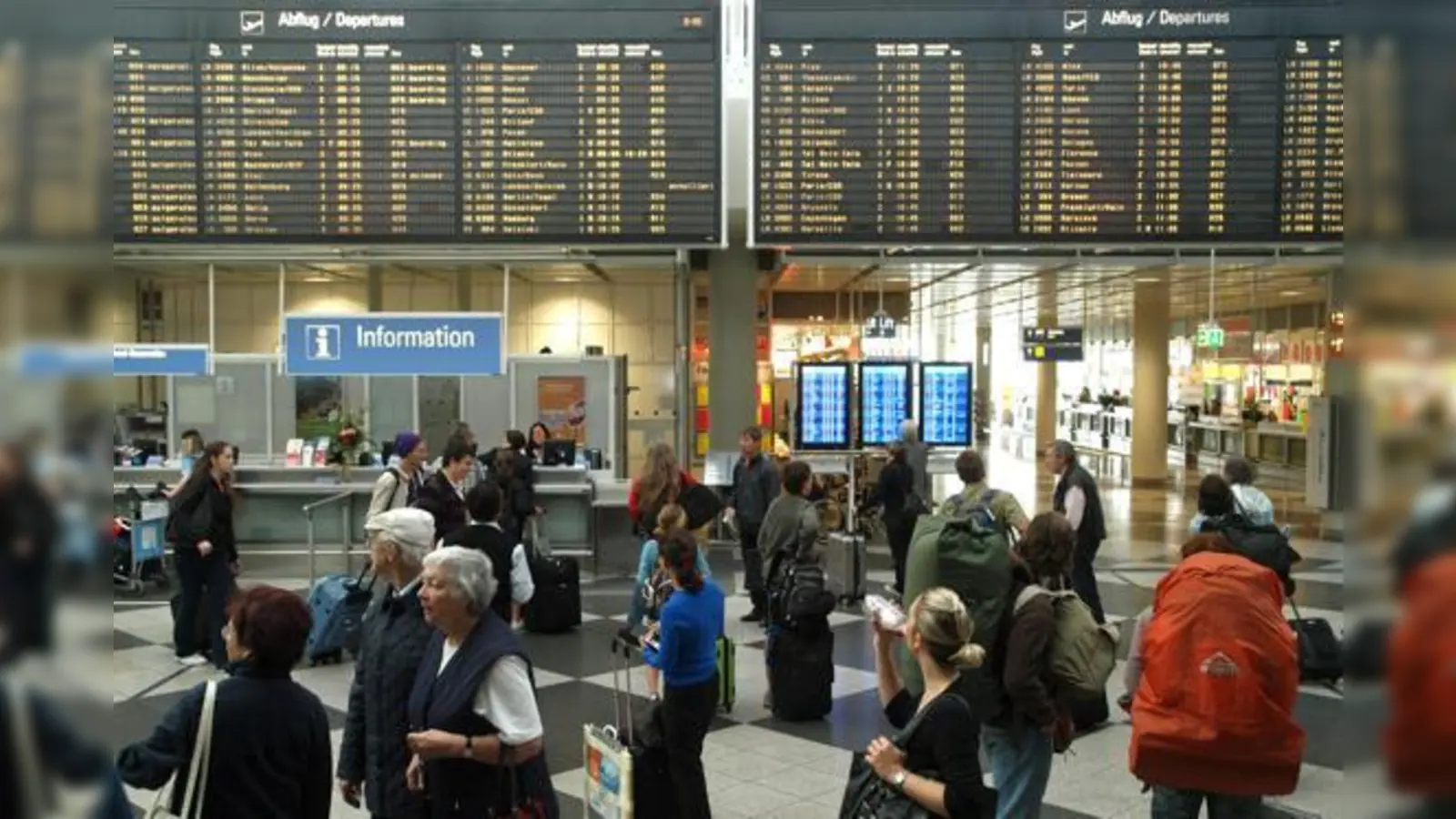 Tausende Reisende hoffen derzeit, dass ihnen der isländische Gletschervulkan keinen Strich durch die Ferienplanung macht.	 (Foto: Werner Hennies/ Flughafen München GmbH)