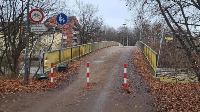 Die Fußgänger- und Radbrücke über die Brudermühlstraße ist neuerdings für Radverkehr gesperrt. (Foto: Hesse)