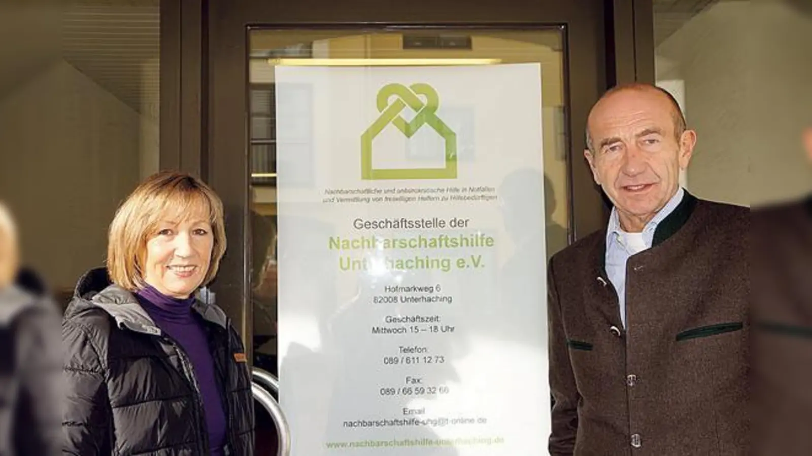 Der Vorsitzende der NBH Ottmar Lobinger mit der Geschäftsführerin Inge Strauß vor den neuen Räumen.                (Foto: hw)