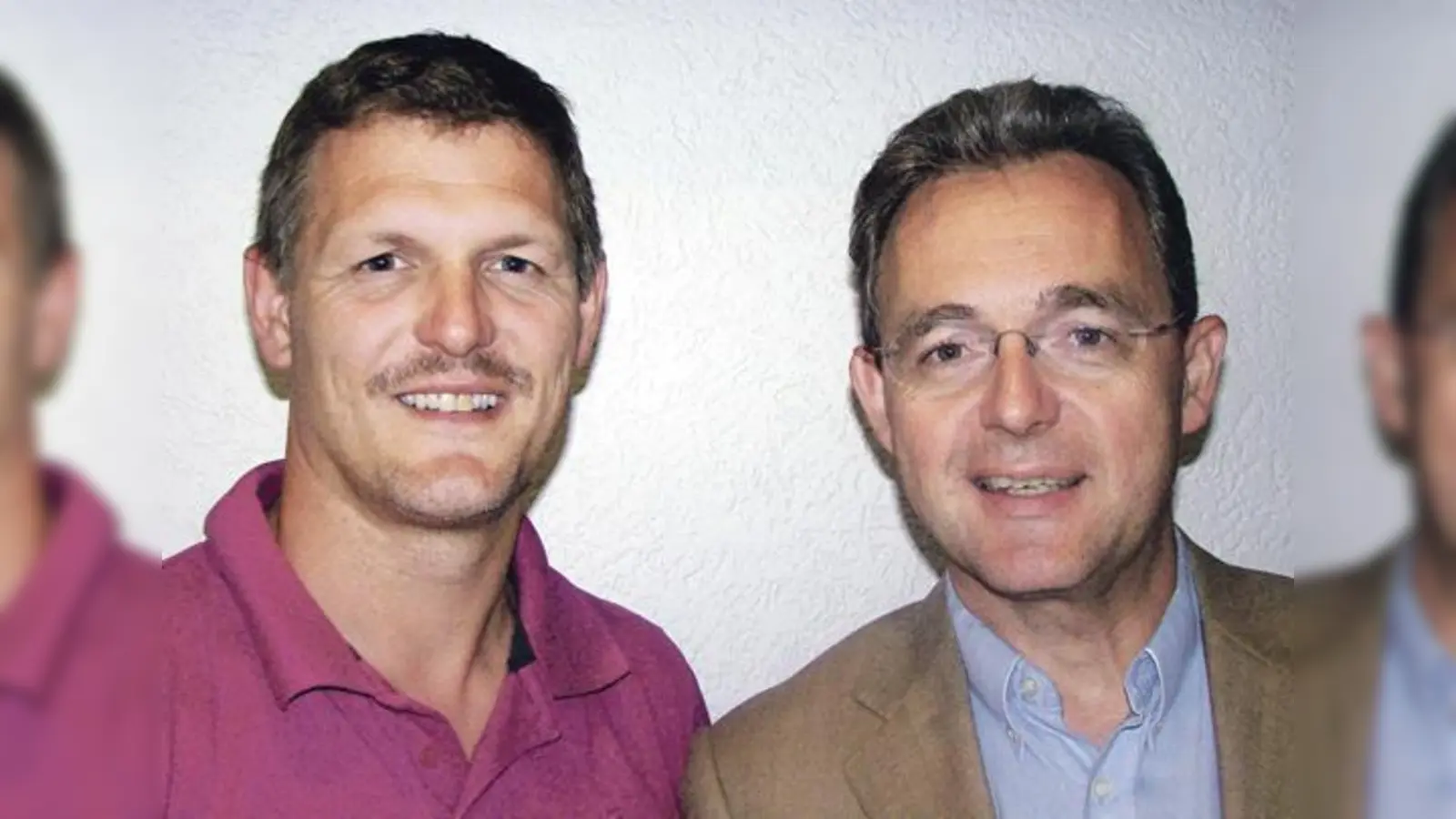 Stellen am 10. Juli den parteifreien Bürgermeisterkandidaten des Bürgerforums Hohenbrunn und Riemerling vor (v. l.): Marcus Astroth und Wolfgang Gößwein.	 (Foto: ka)