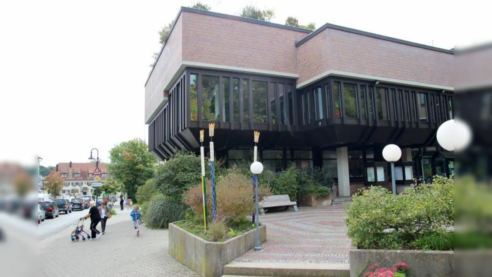 Jetzt heißt es Kisten packen: Das alte Rollregal im Rathauskeller hat ausgedient. Alle Akten müssen bis zum fertigen Einbau der neuen Regale an einen anderen Ort. (Foto: us)